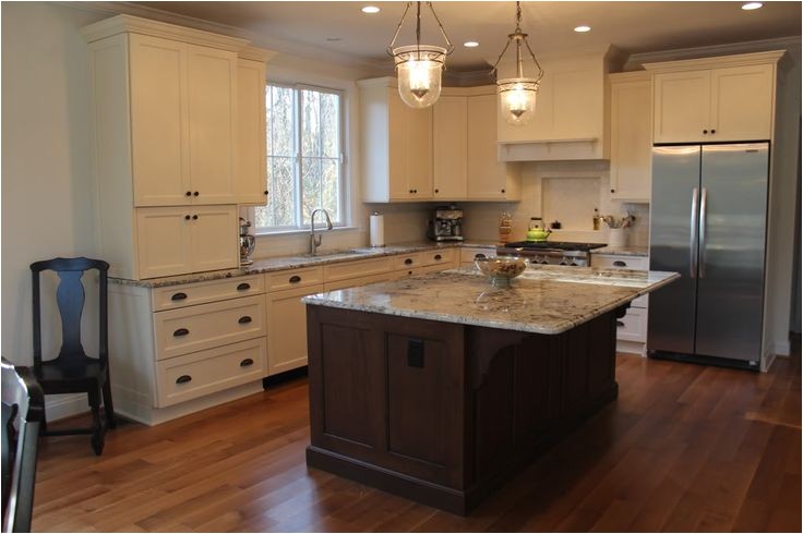 Alaska White Granite with Antique White Cabinets Granite White Alaska Delicatus Cabinets Brookhaven In