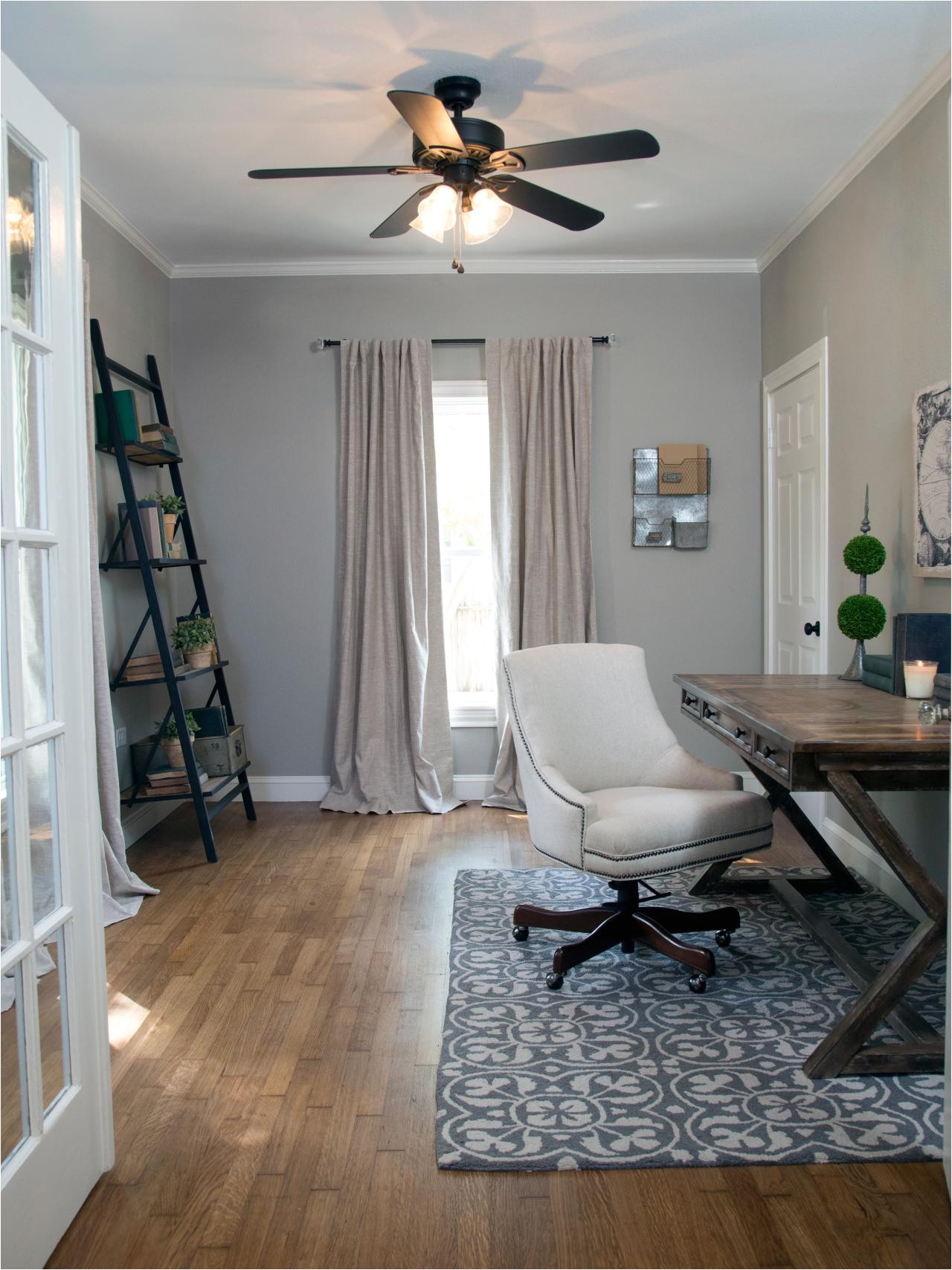 Fixer Upper Ceiling Fan Ideas Photos Hgtv 39 S Fixer Upper with Chip and Joanna Gaines Hgtv