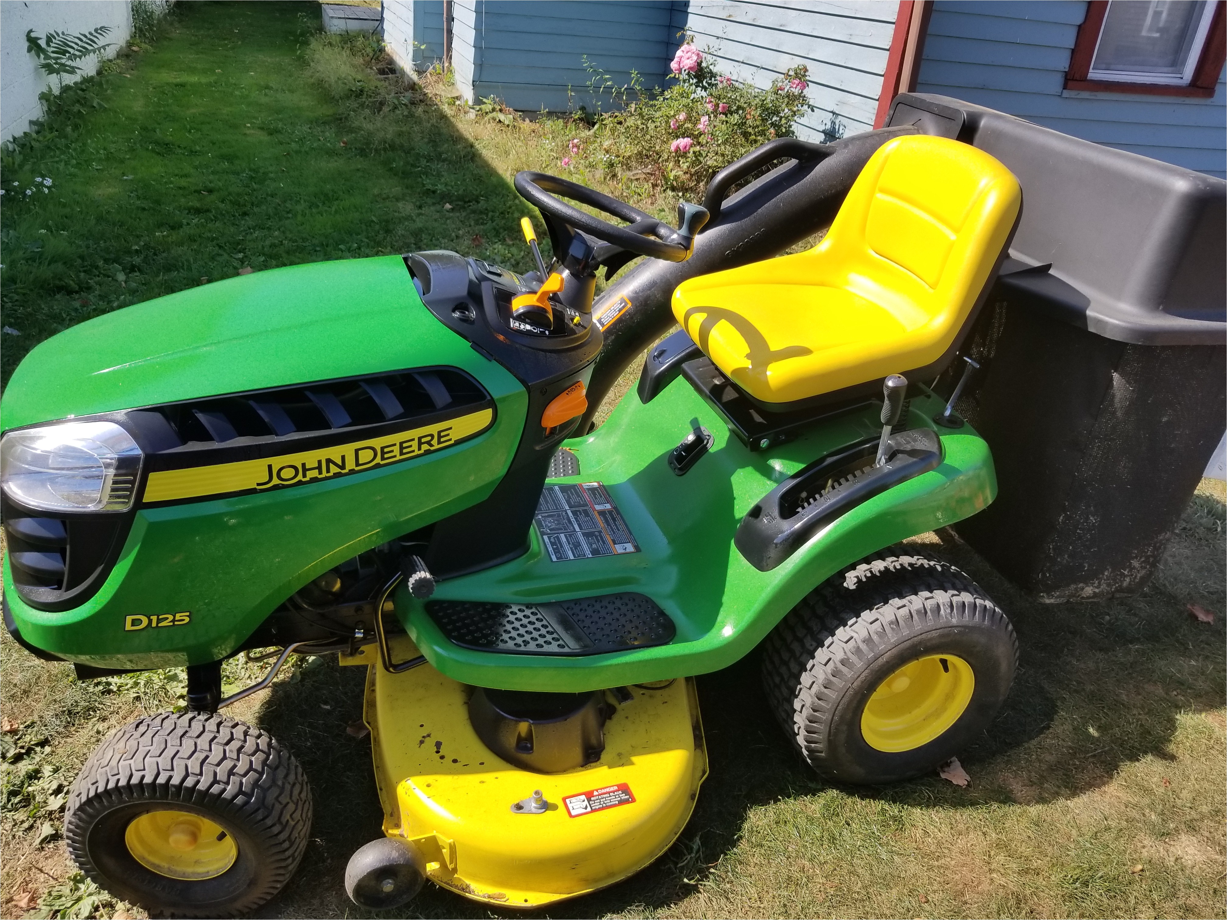 42in john deere d125 riding tractor 120 hrs w bagger like new 1200