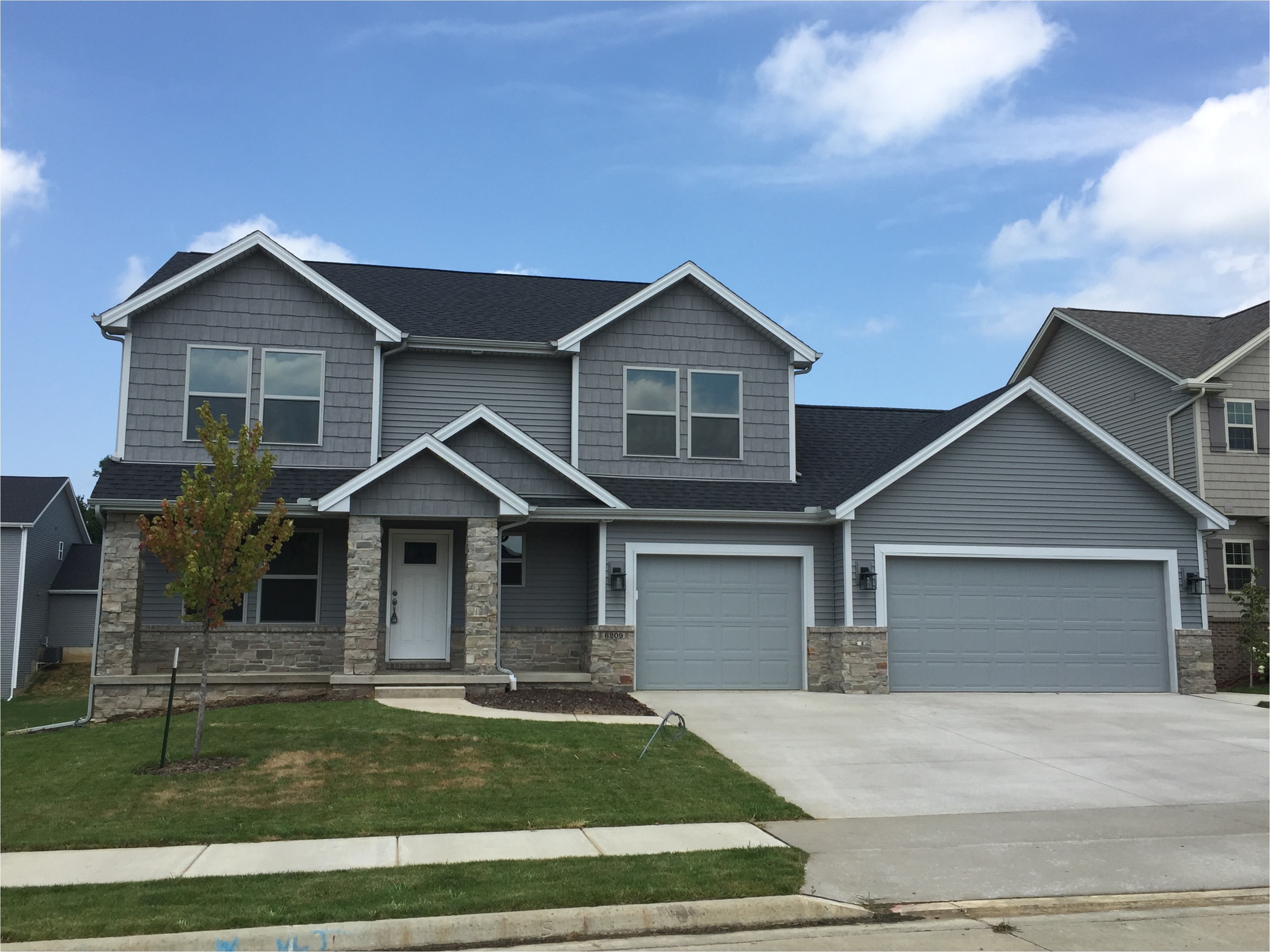 mastic ovation in deep granite grey siding petwer grey handsplit shakes silver grey trim certainteed landmark moire black roofing in edwards il