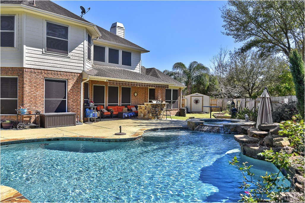 update your pool with pool deck resurfacing