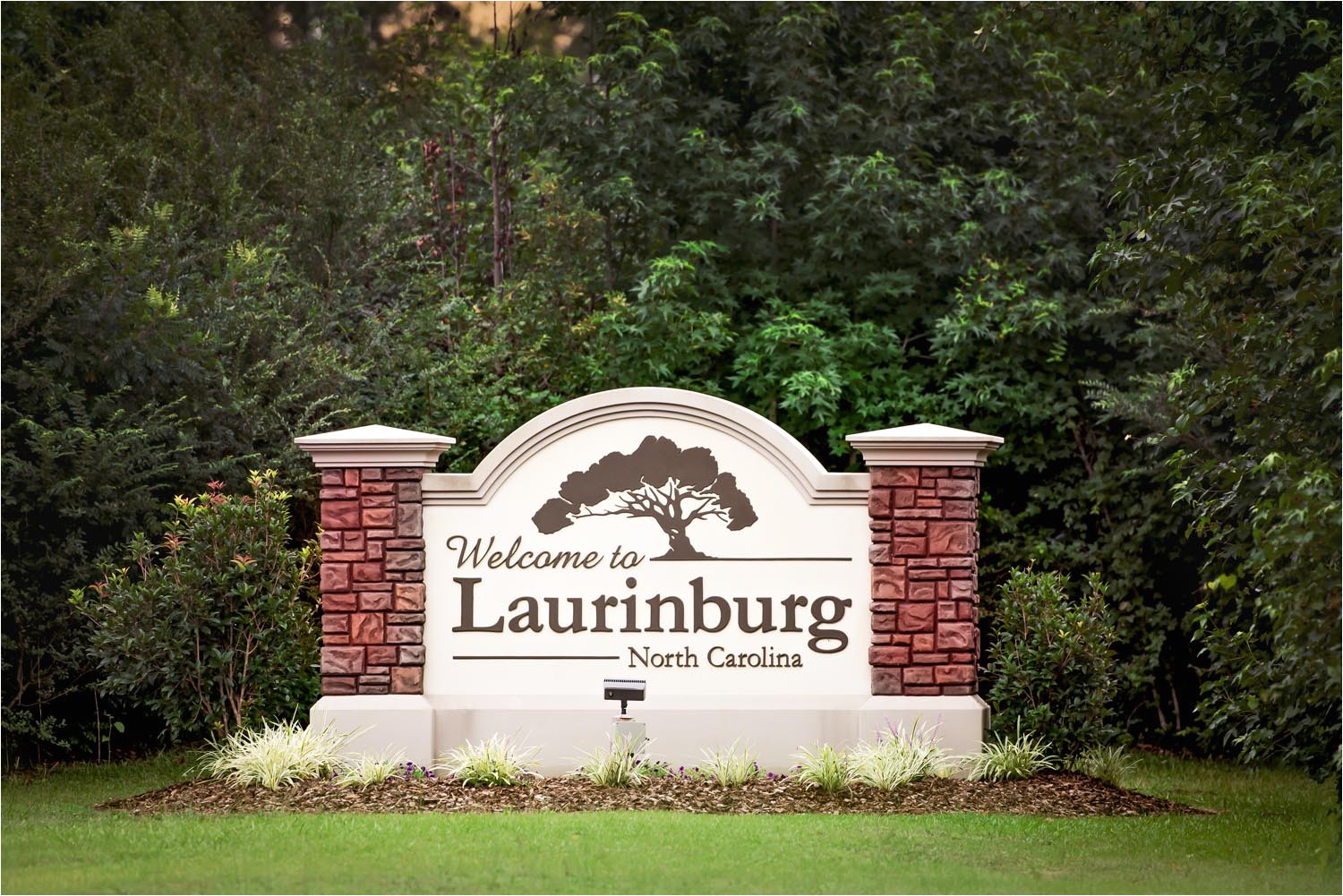 city of laurinburg laurinburg sign 01 full size jpg