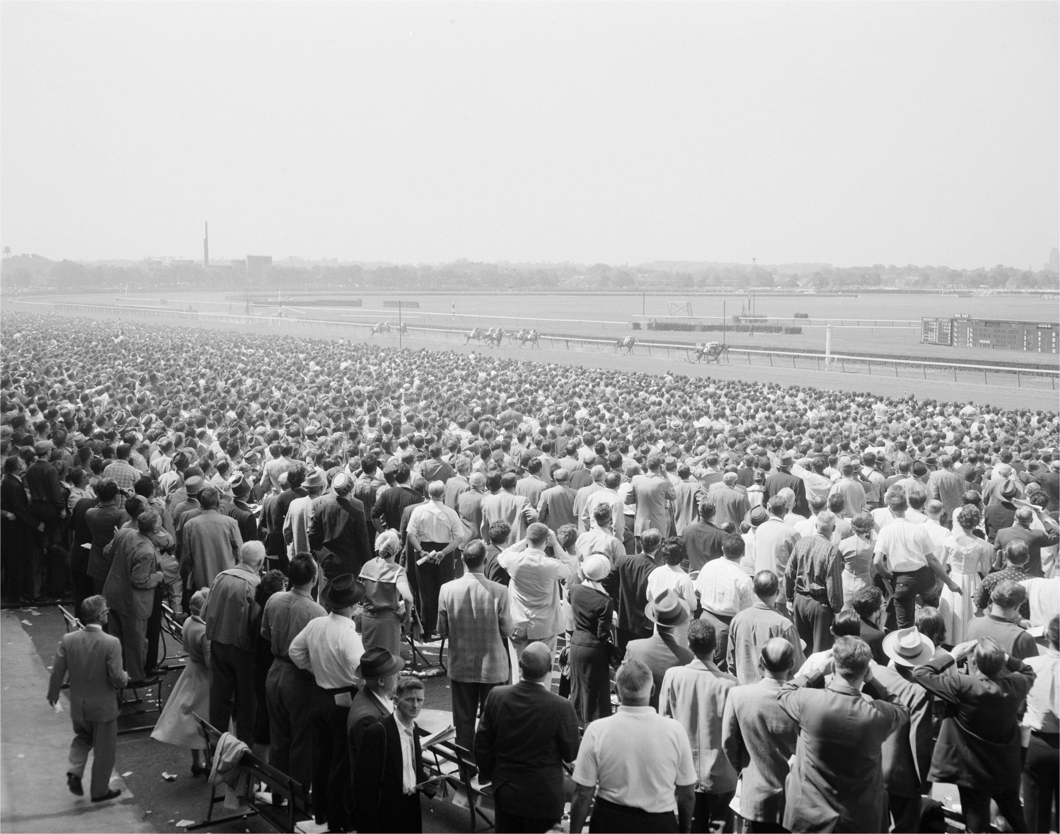 usa new york state elmont spectators at belmont race track 1958 114225635 598b38b9845b34001134e69f jpg