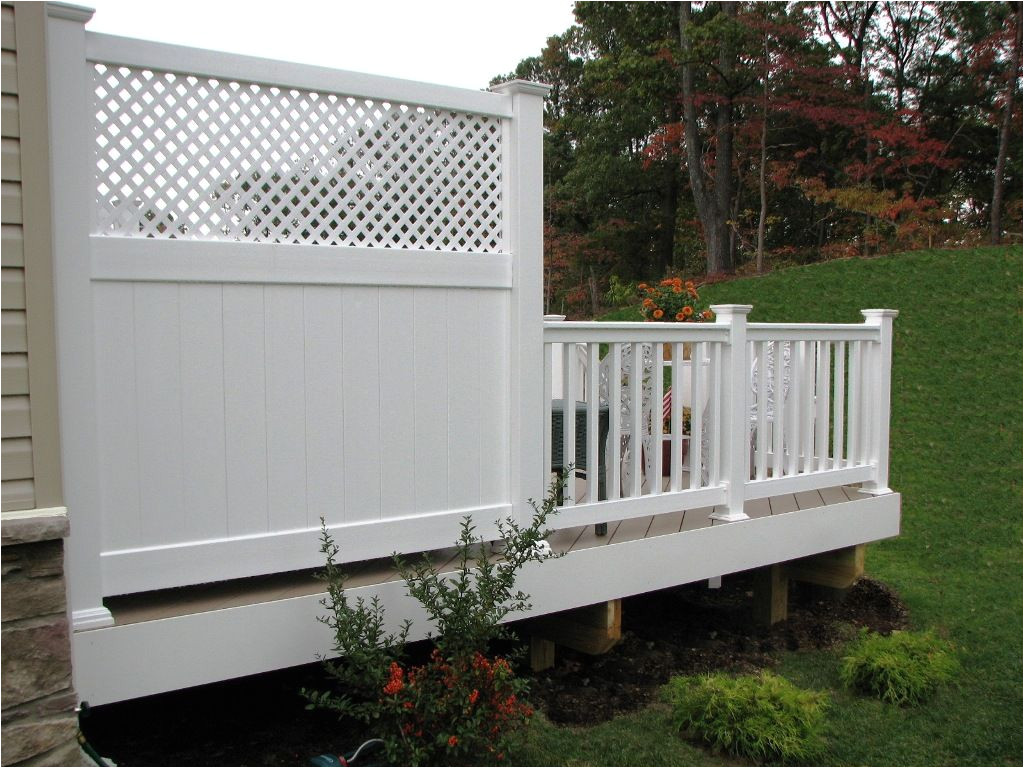 azek low maintenance 6 deck privacy panel with lattice top