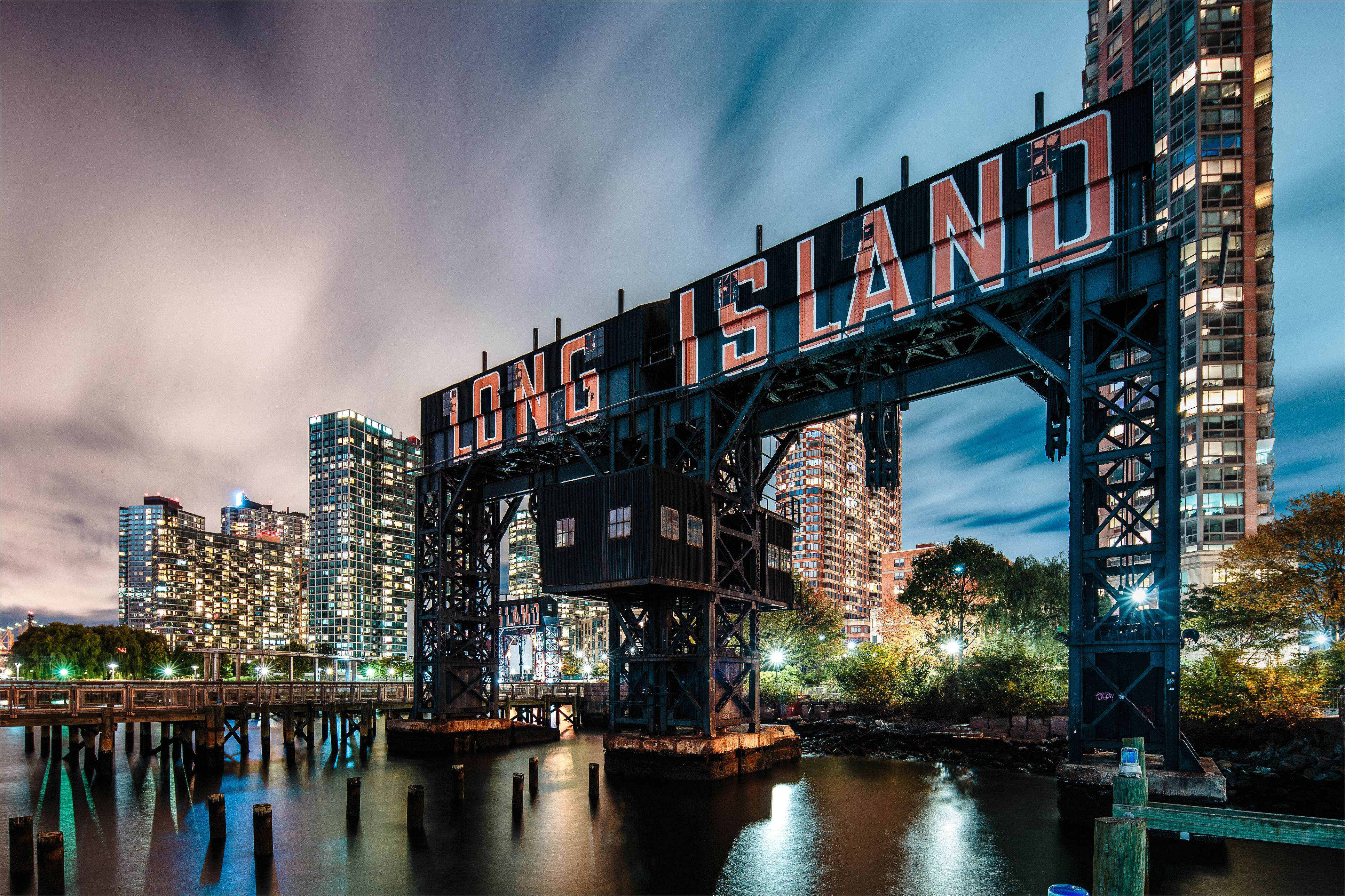 long island city gantry plaza park at night 945259244 5b91ab5c46e0fb00502d43ce jpg