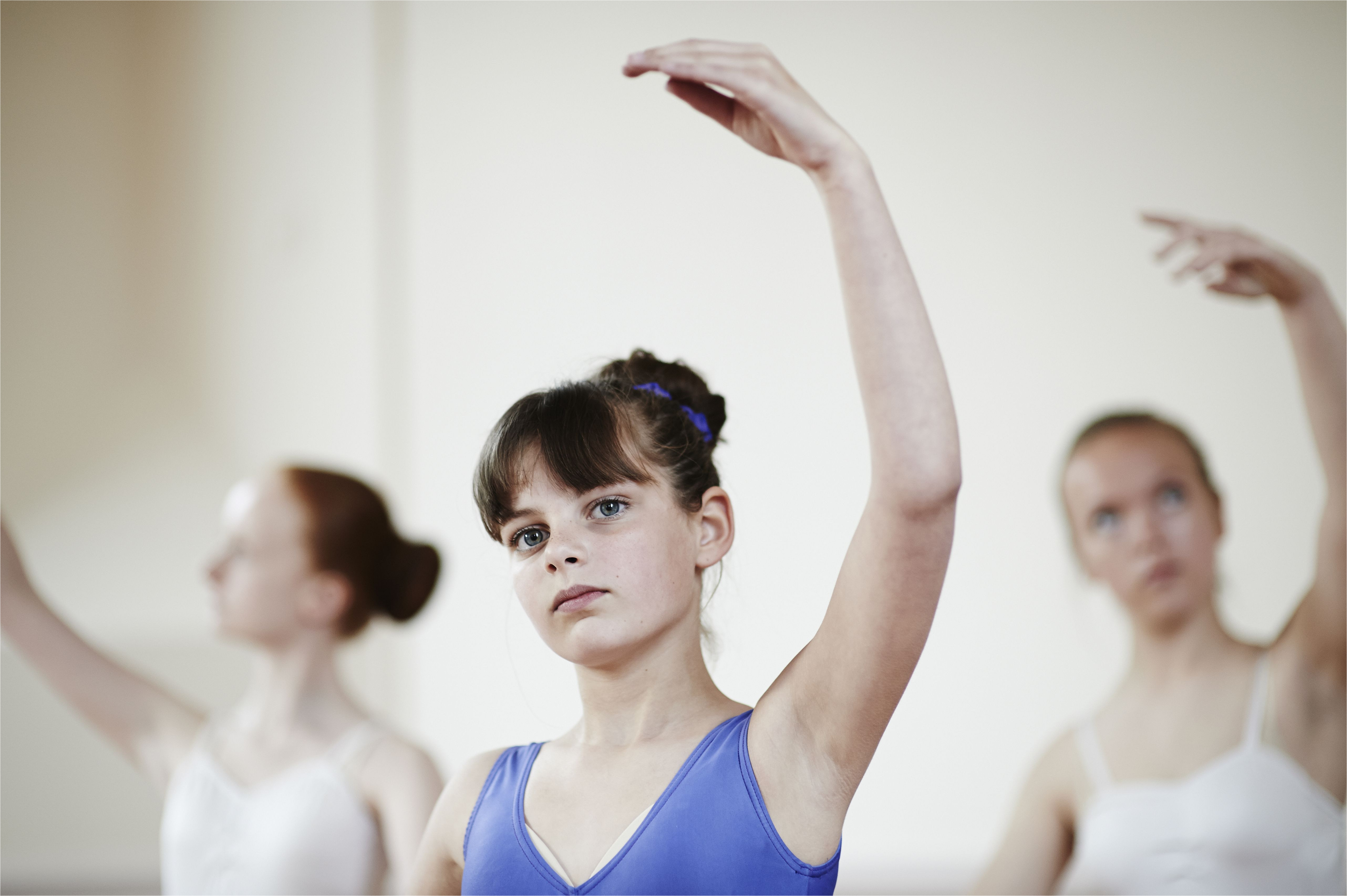 ballet dancers practising ballet pose 502369021 59f0cc7e0d327a00109b2746 jpg