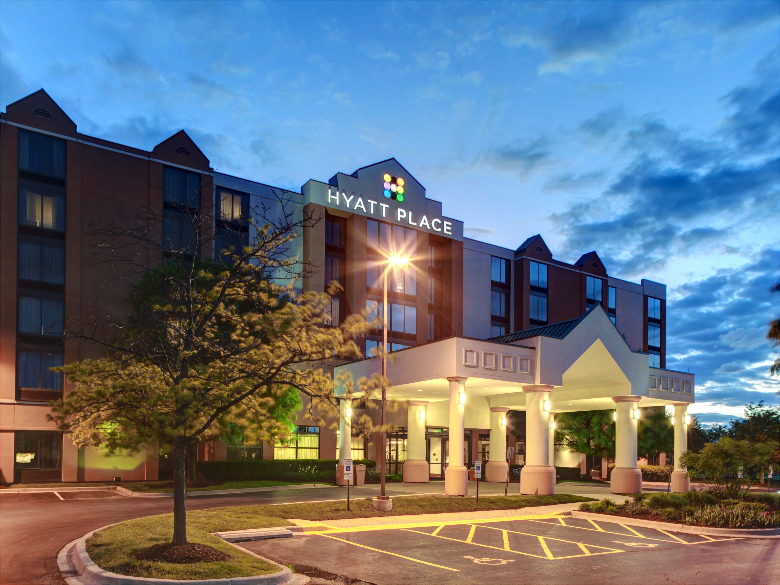 hyatt place chicago itasca p013 exterior night 4x3 jpg