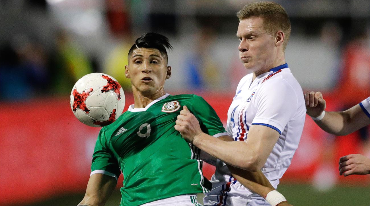 alan pulido scores for mexico vs iceland