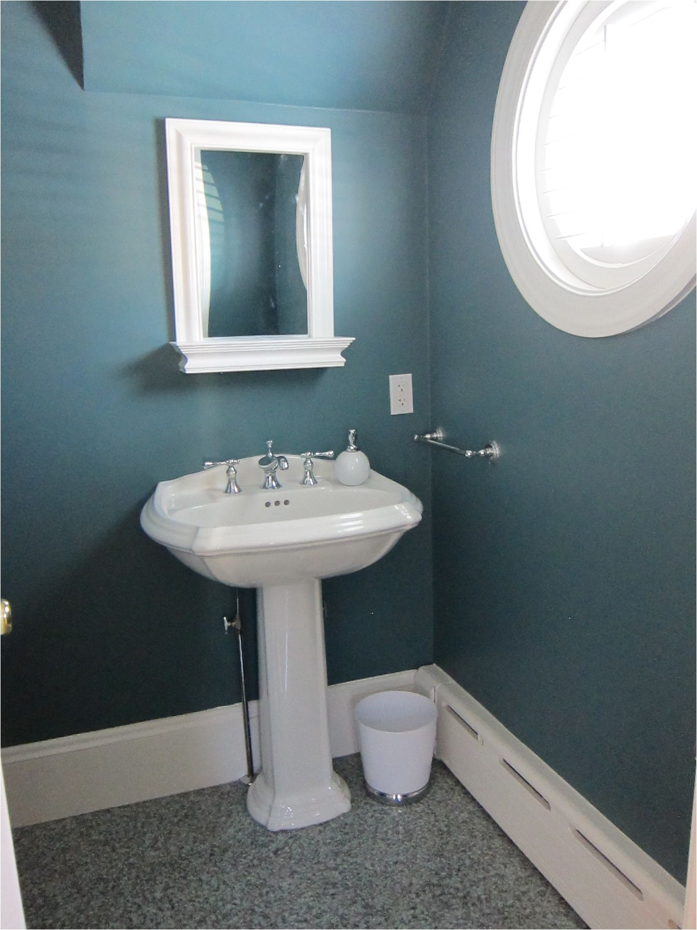 powder room w benjamin moore fair isle blue