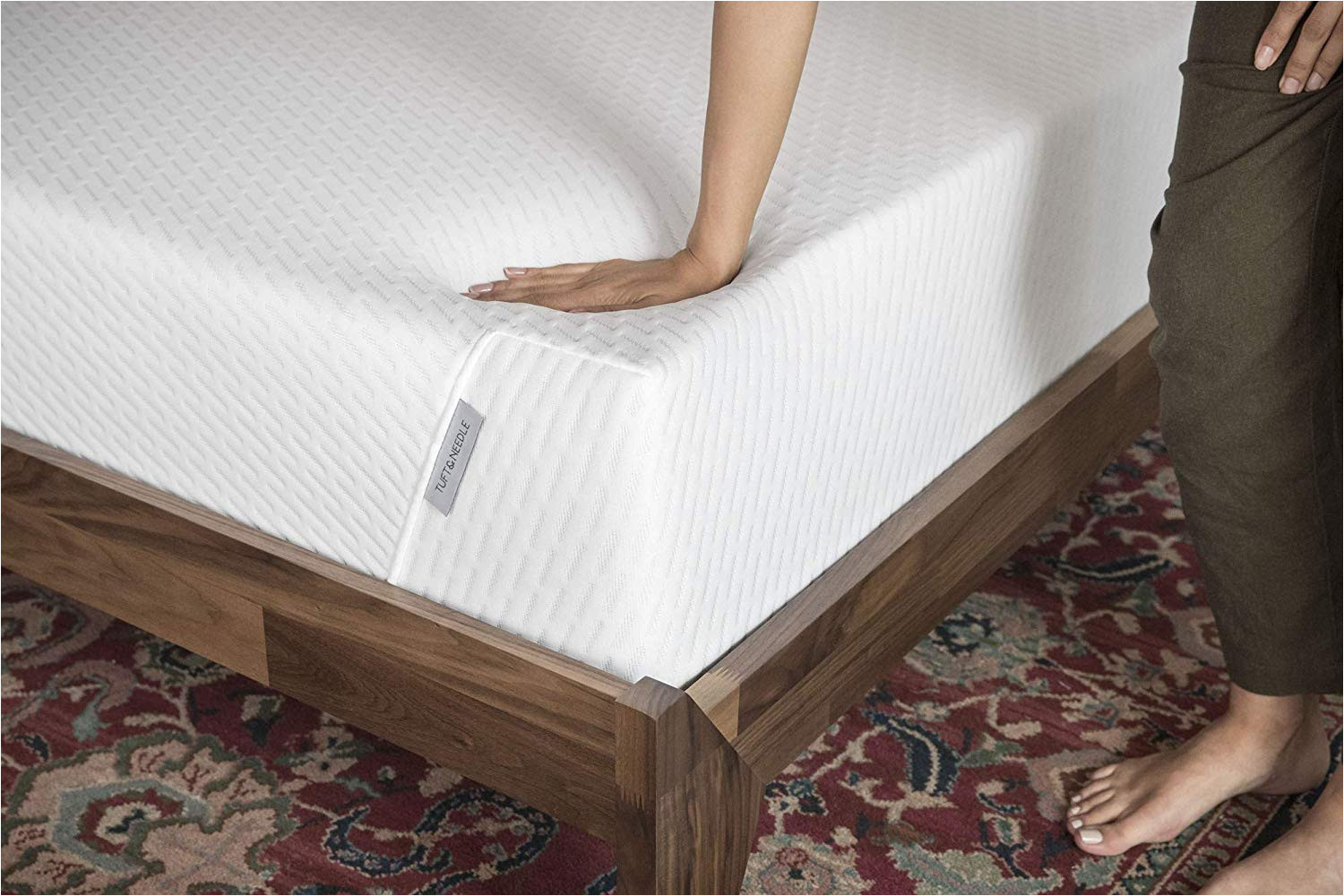 amazon com tuft needle queen mattress bed in a box t n adaptive foam sleeps cooler with more pressure relief support than memory foam