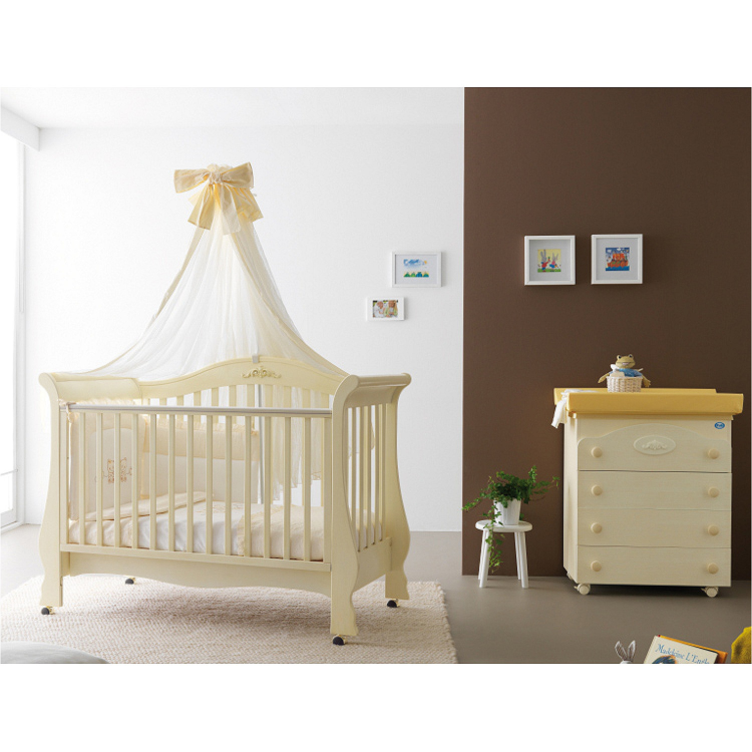 classic traditional design baby cot sofa renee is produced by pali high end italian