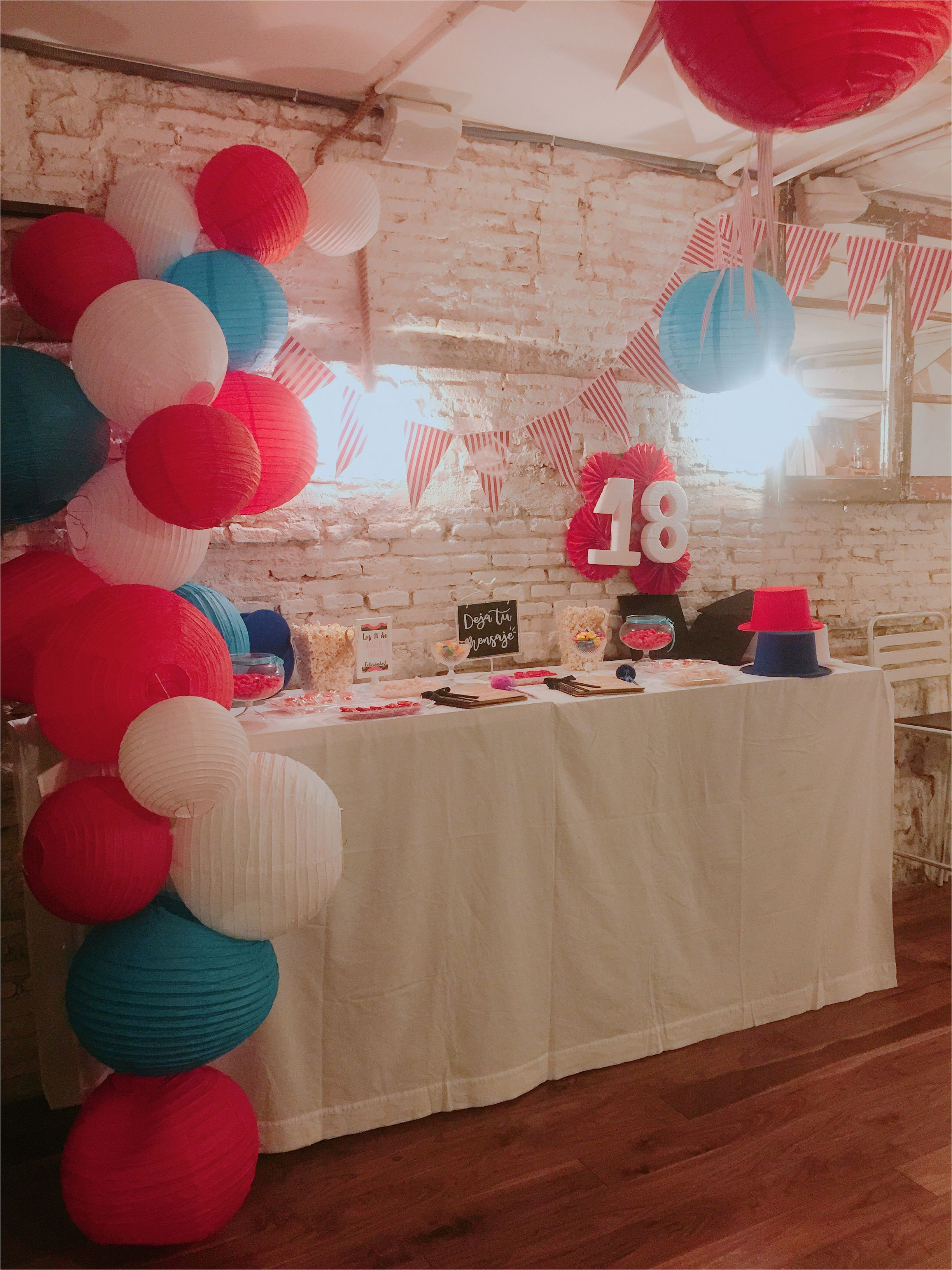 fiesta americana para 18 cumpleaa os con globos de papel