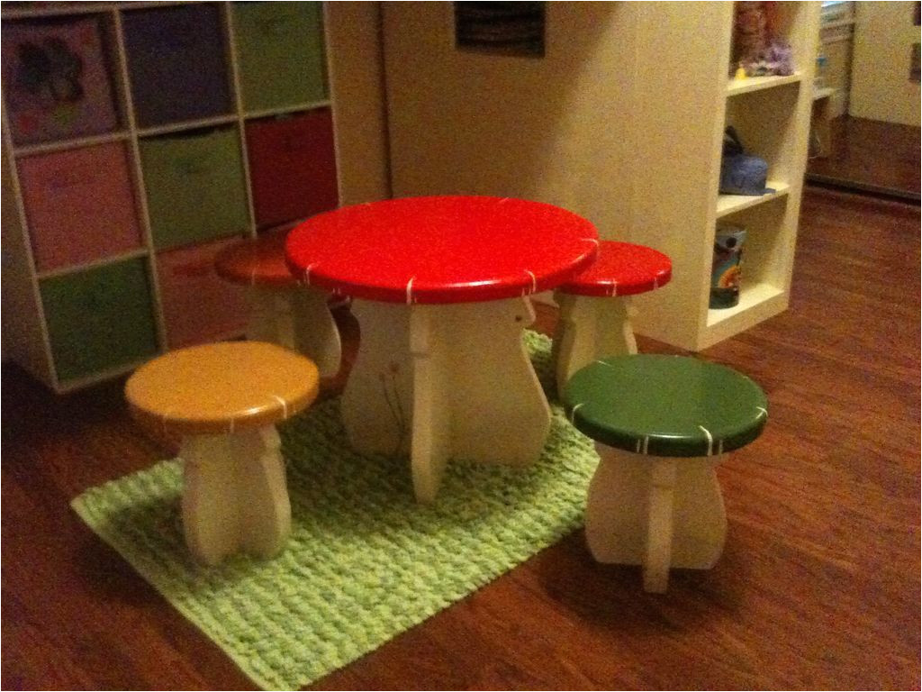 diy kids mushroom table and toad stools this would be so cute outside near their fairy garden