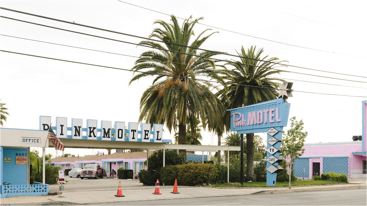 the pink motel in sun valley plays the dusty spur liz kuball