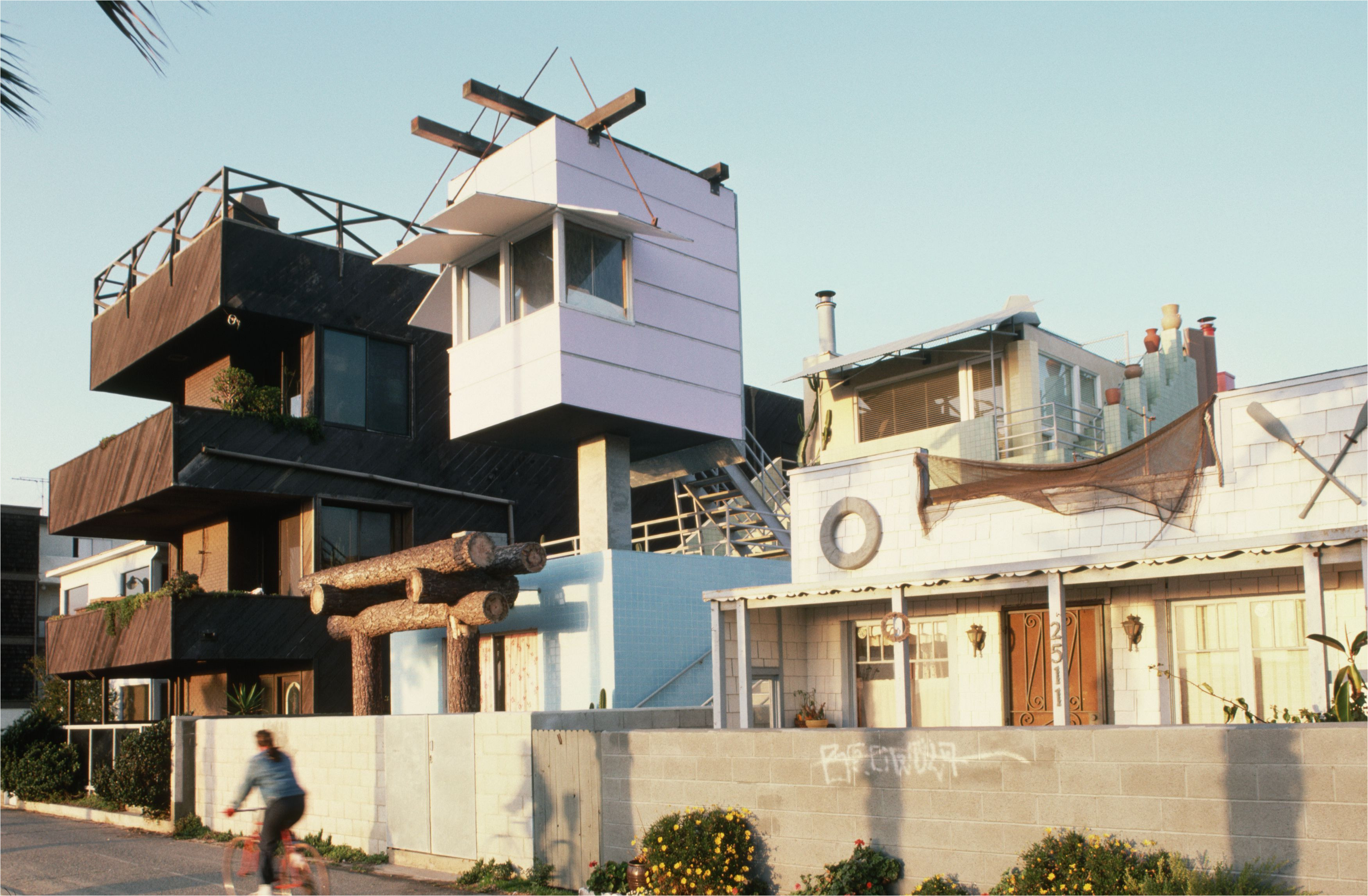 venice beach house by frank gehry 521882686 587157d25f9b584db30c79b3 jpg