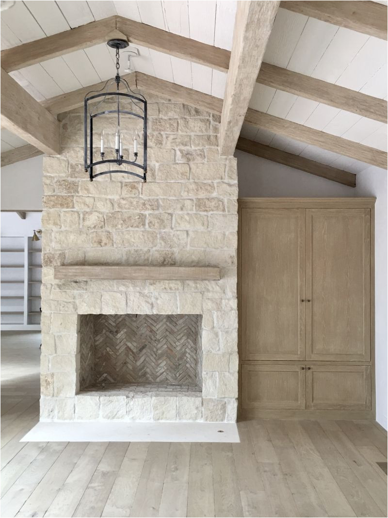 choosing the right fireplace stone requires a look at style cost labor and maintenance learn more about what fireplace stone options fit your