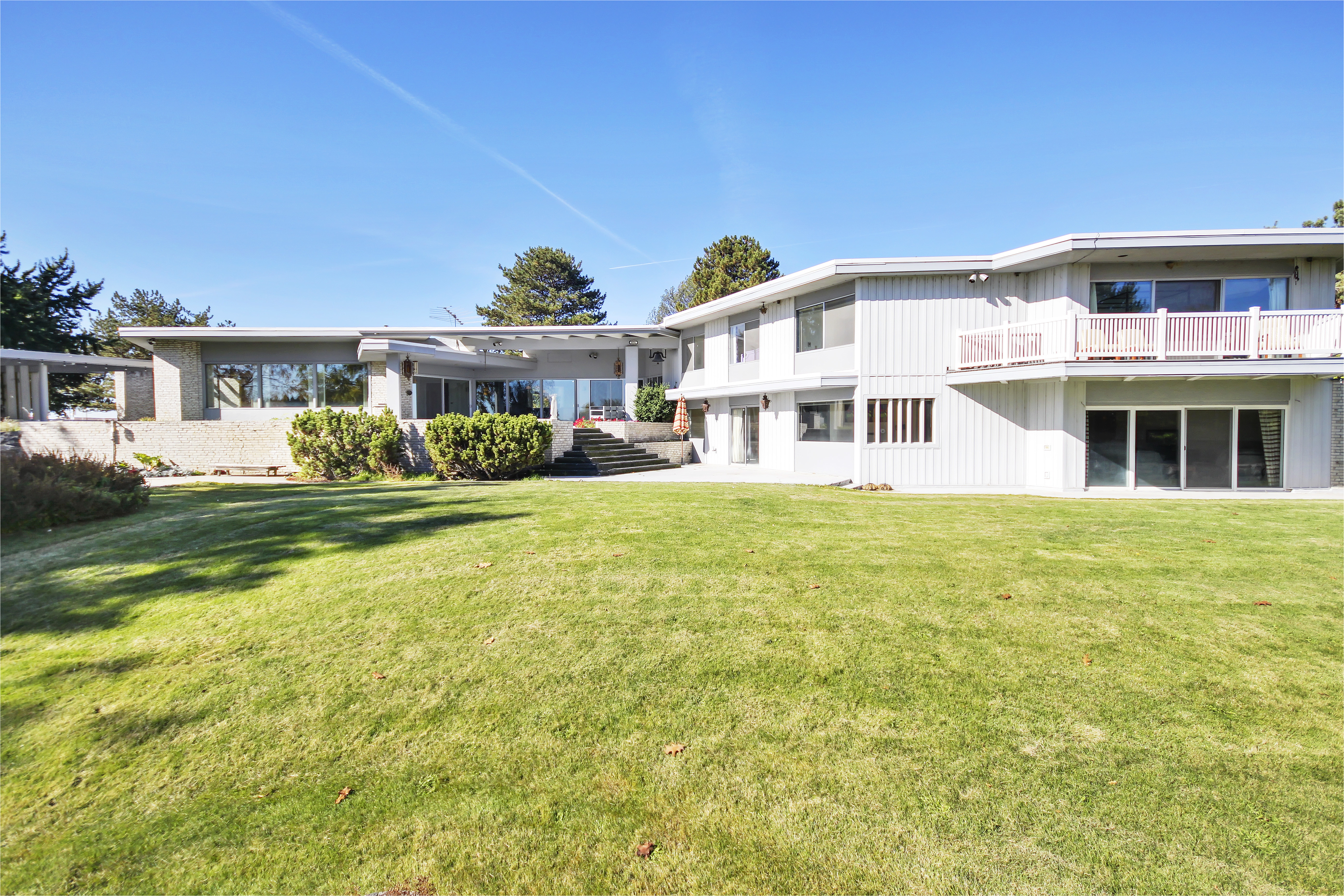 frank lloyd wright inspired parallelogram house asks 560k