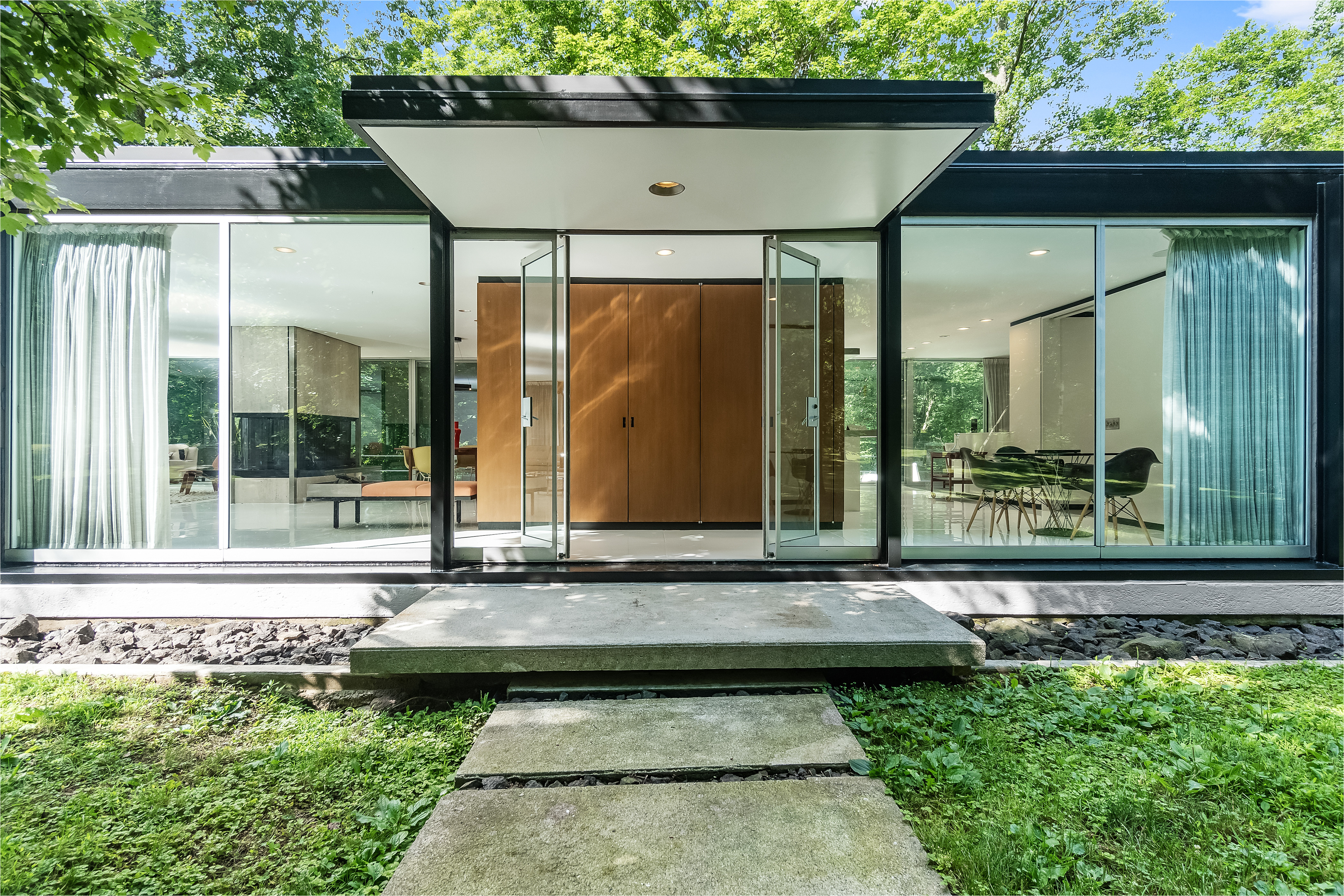 renovated midcentury masterpiece asks 2 1m