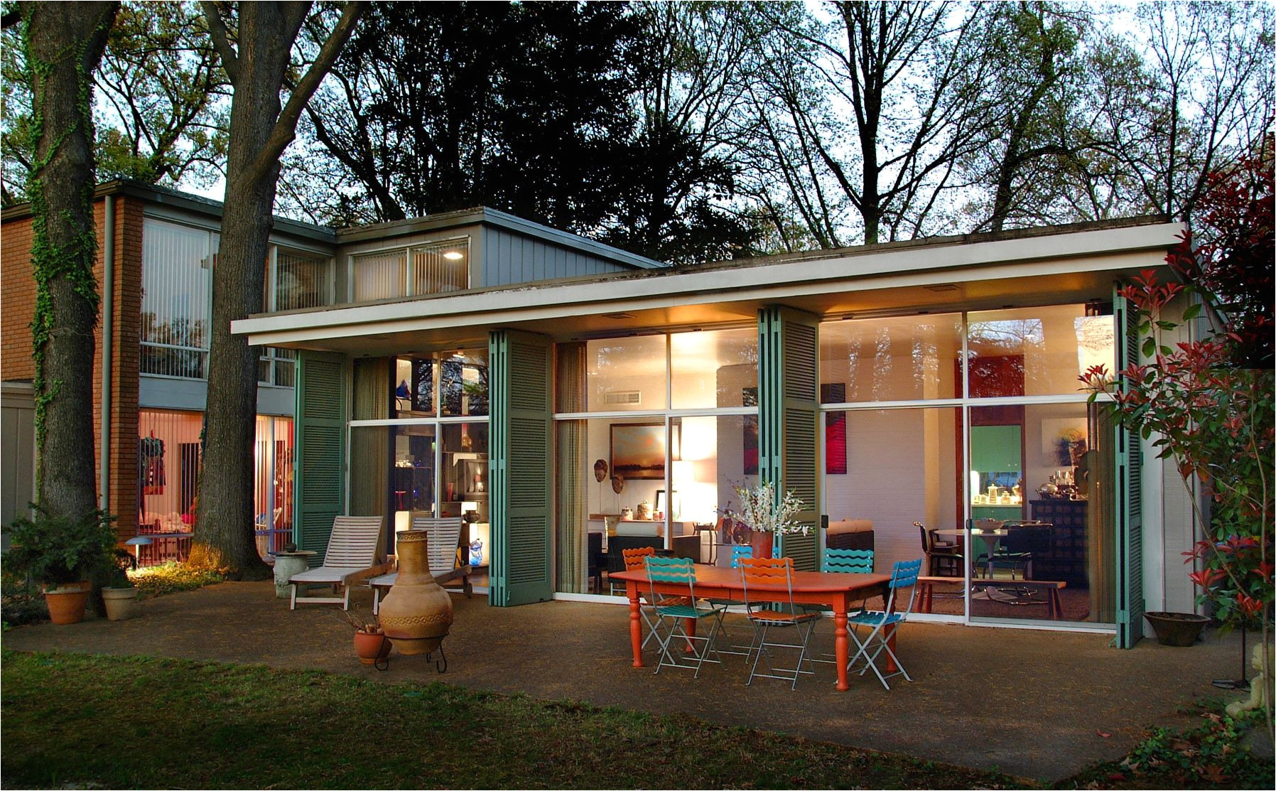 midcentury jewel in memphis boasts a cheery blue kitchen for 489k