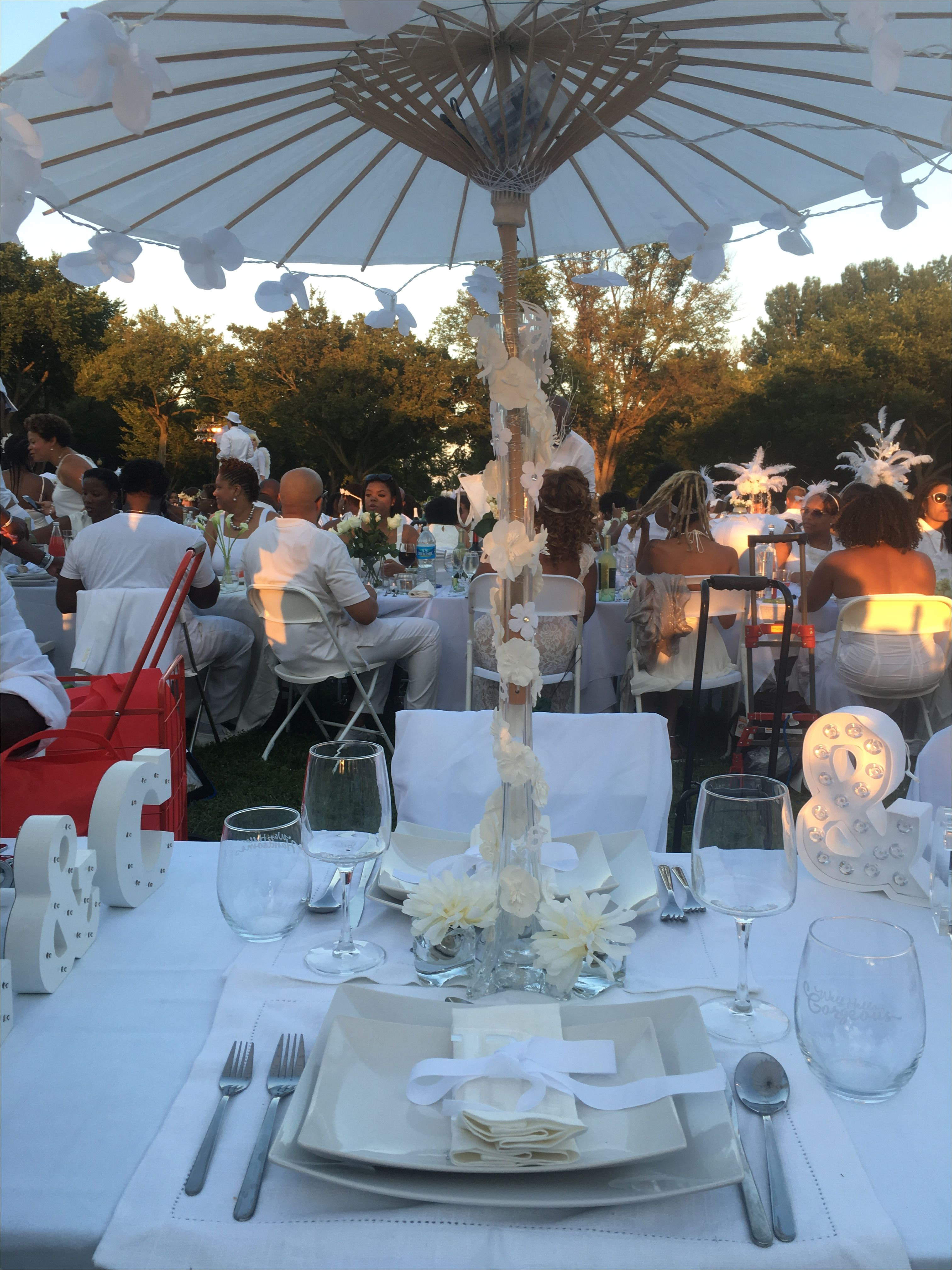 diner en blanc table setting