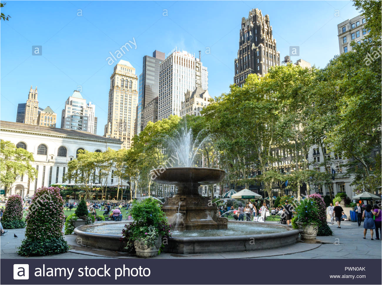 the fountain in bryant park new york manhattan