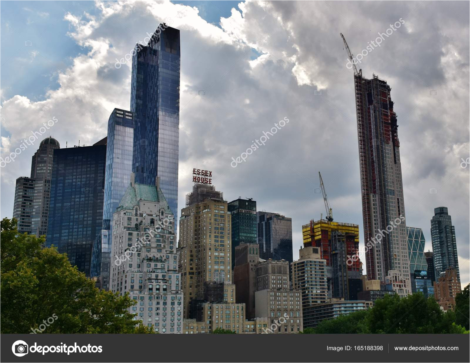 juli 2017 manhattan new york usa the one57 fruher bekannt als carnegie 57 wolkenkratzer in new york city sudlich von central park und der central park