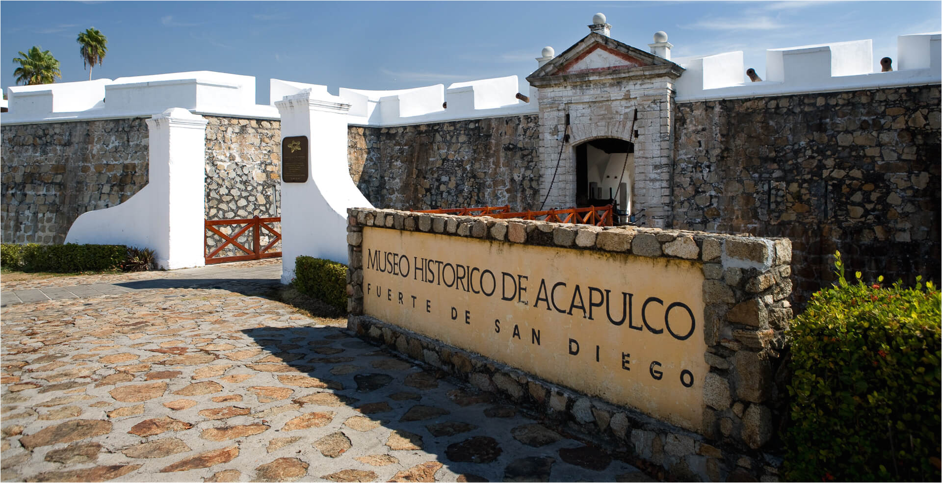 actividades principales guerrero acapulco visita el fuerte de san diego 01 jpg