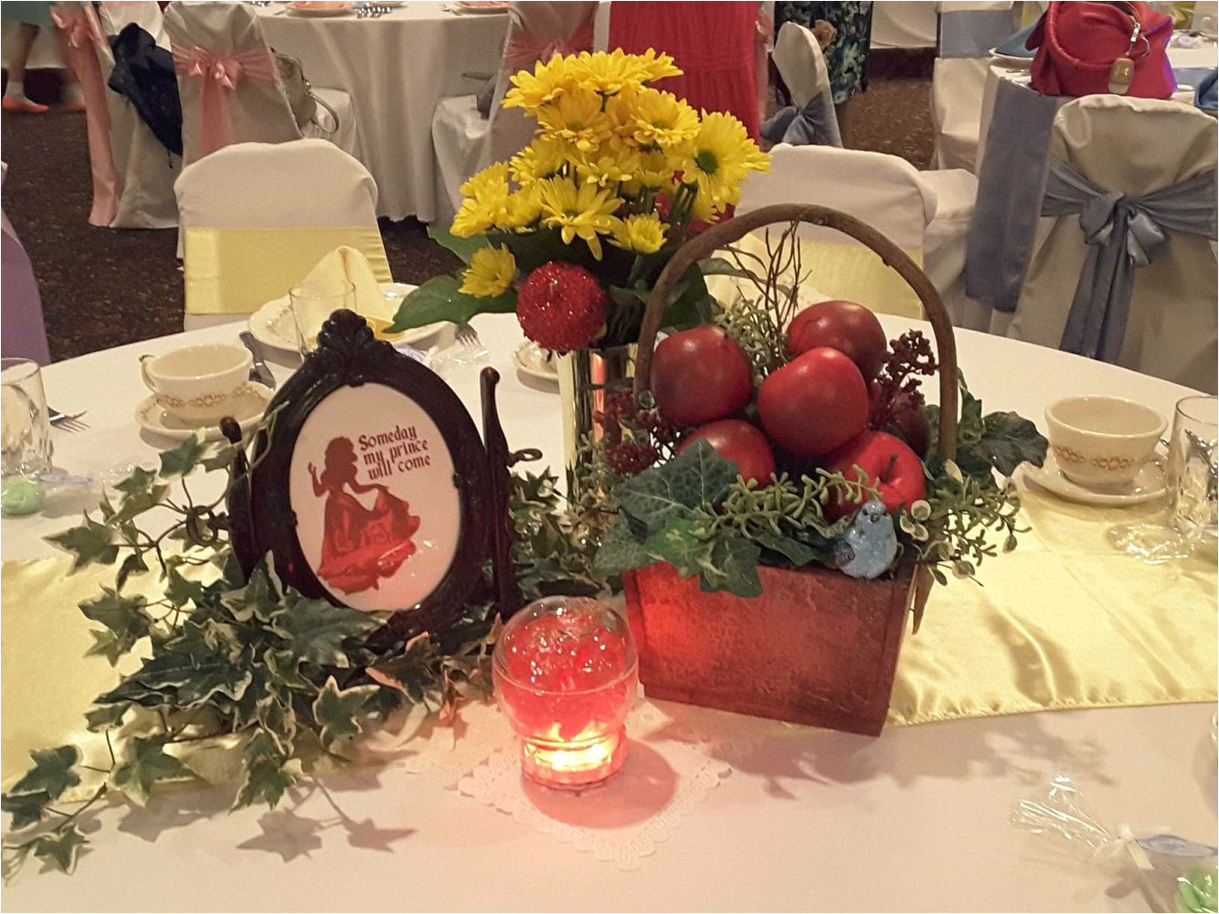 snow white centerpiece