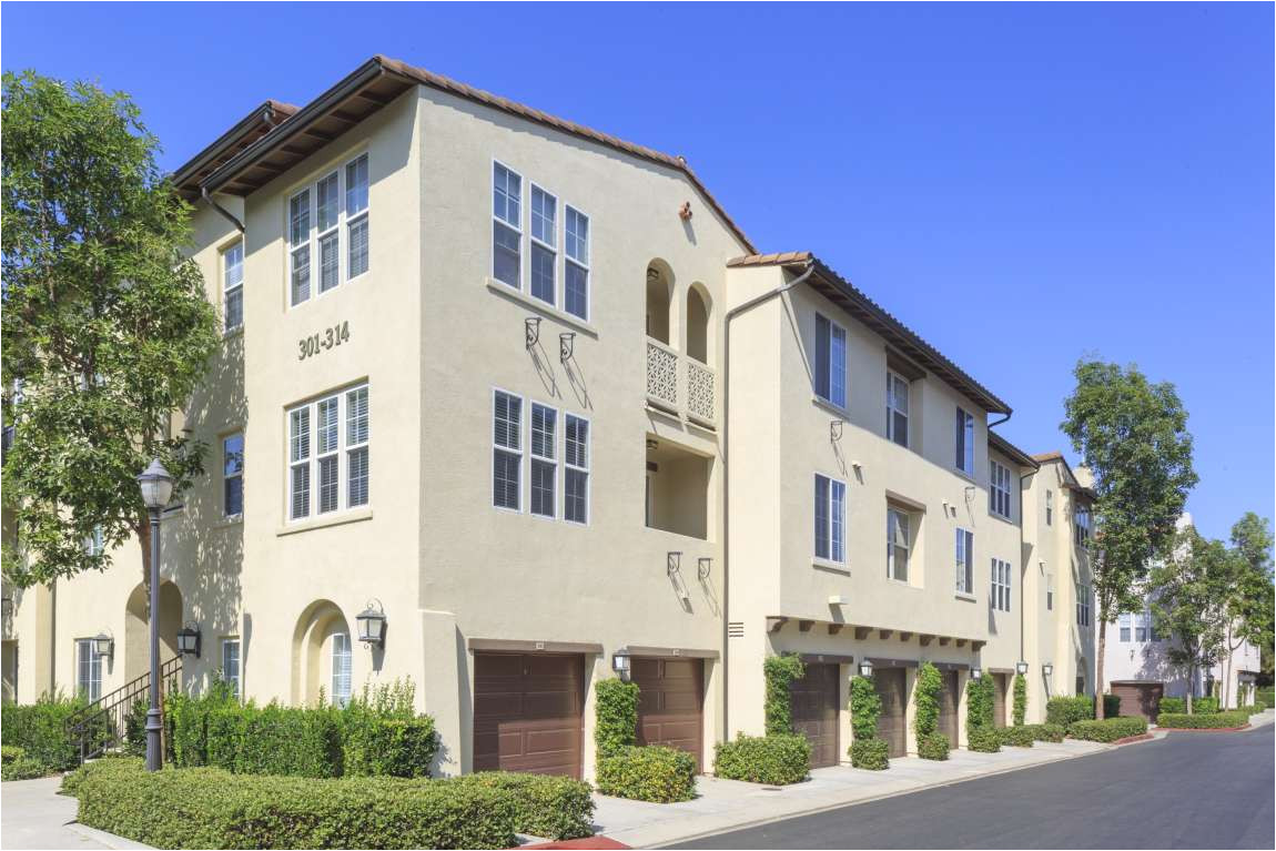 exterior view of anacapa apartment homes in irvine