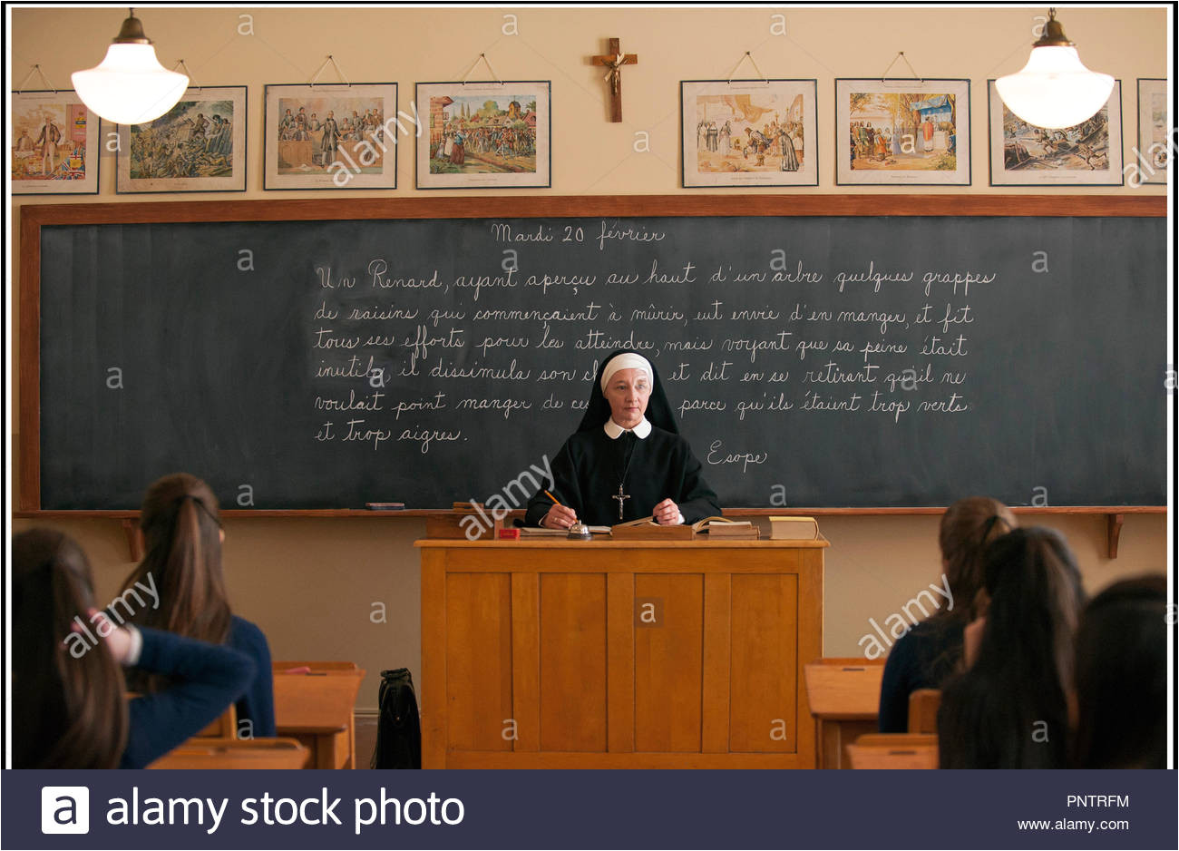 prod db v boncompagni lyla filmedr la passion daugustine de lea pool 2016 avec diane lavalle bonne soeur religieuse salle de classe cours ecole catholique pntrfm jpg