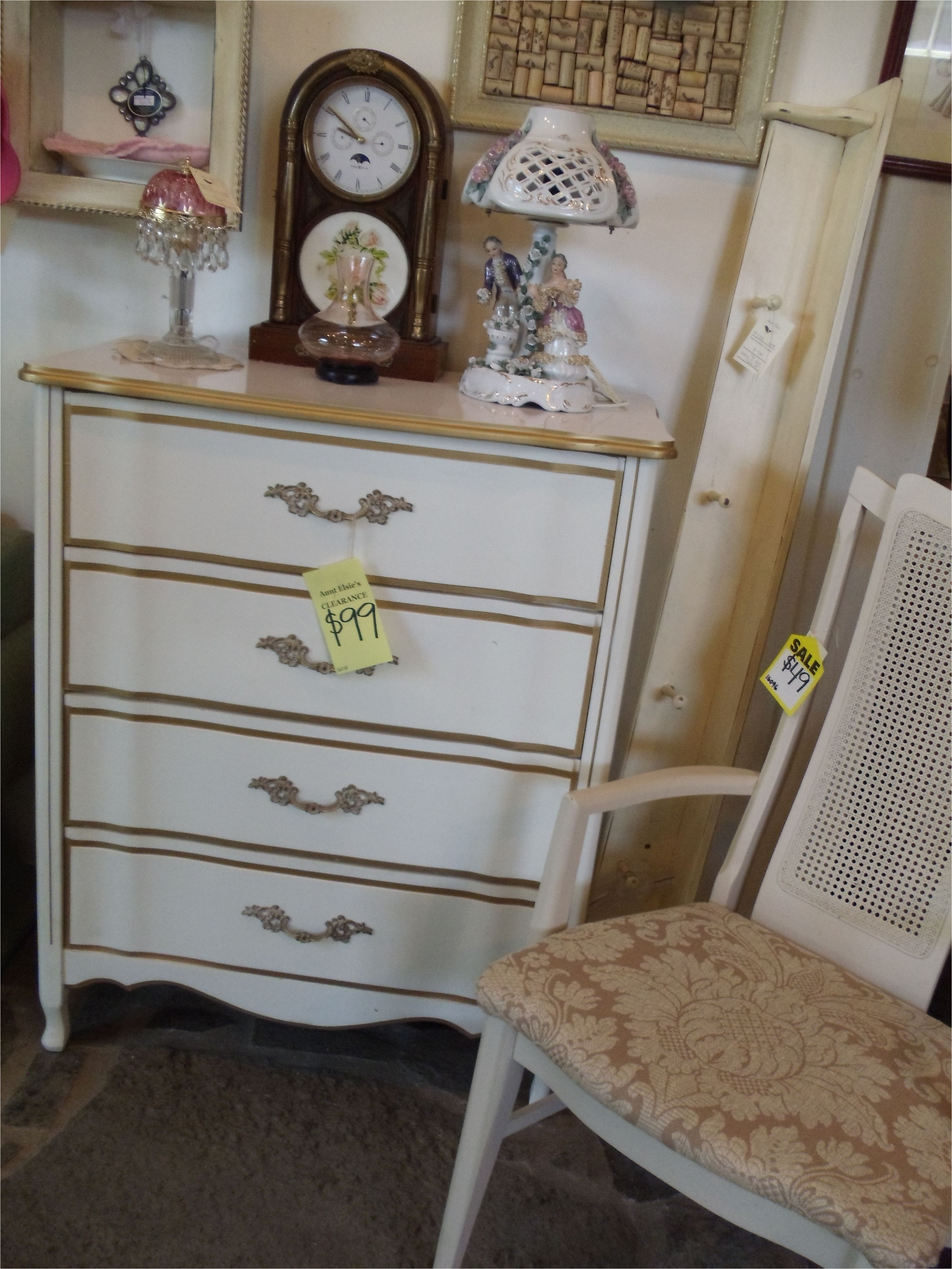 22 elegant vintage dresser and chair