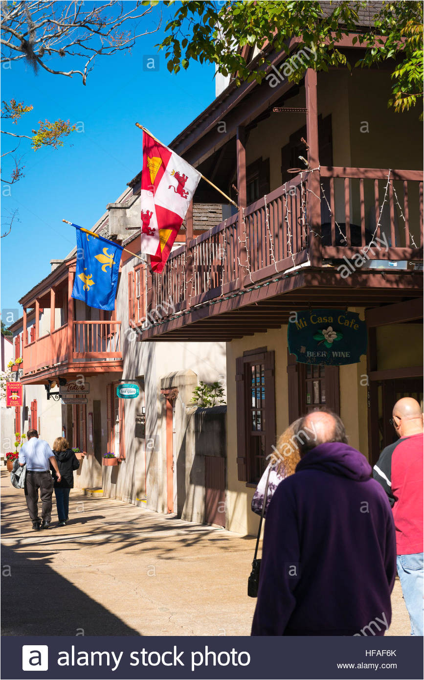 usa florida st augustine st george street kolonial stil beherbergt balkone fahnen touristen