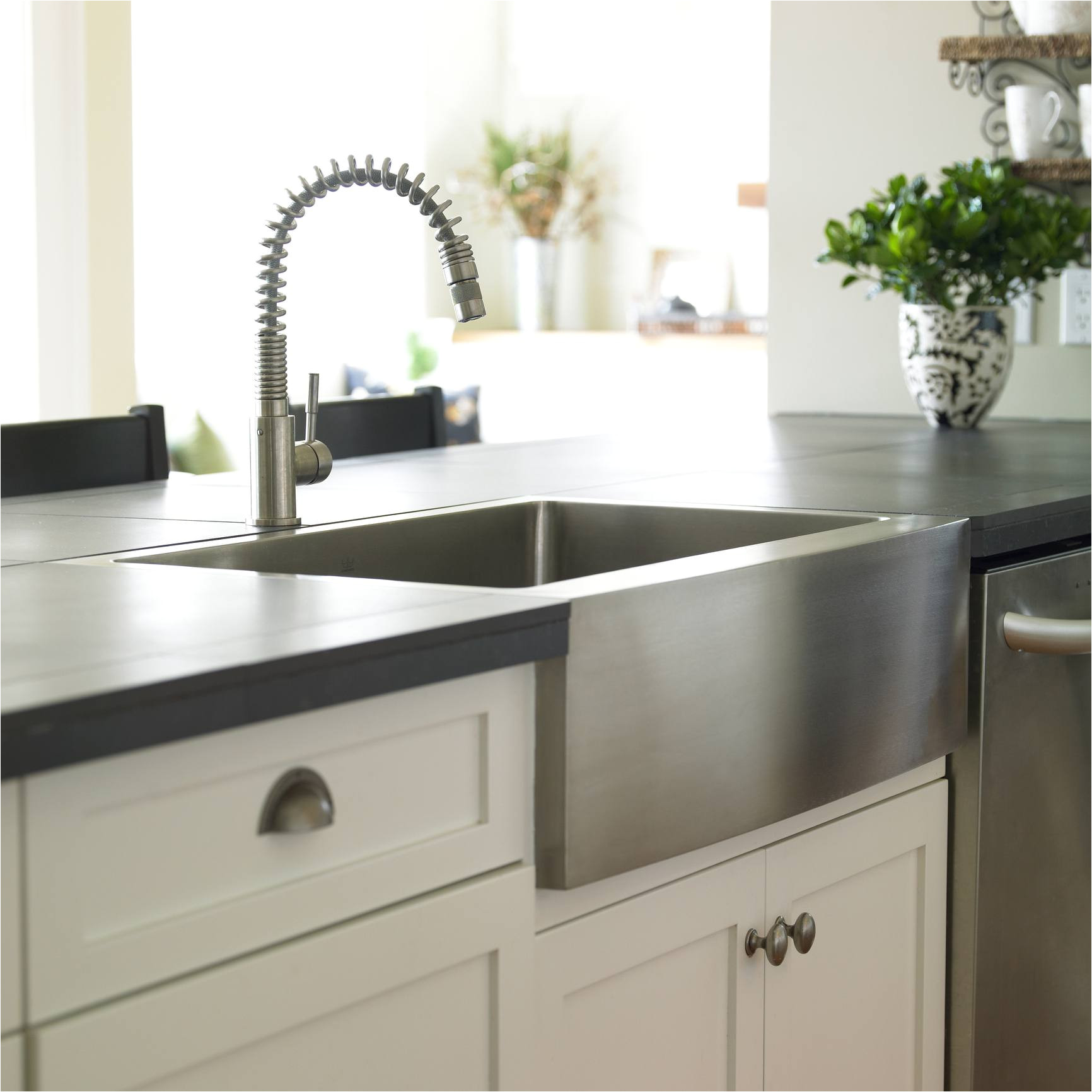 farmhouse or apron kitchen sink