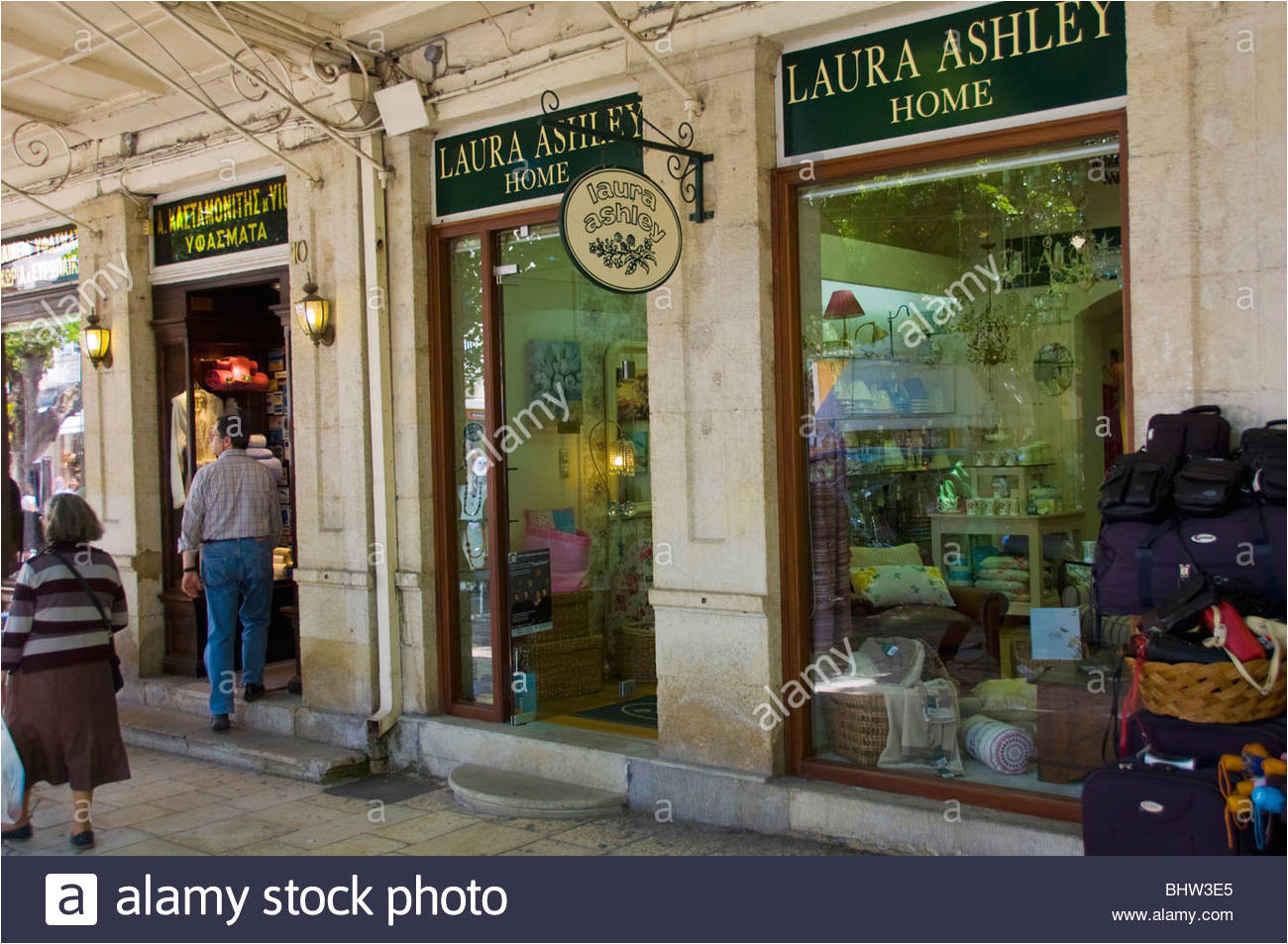 laura ashley store in korfu stadt auf der griechischen insel korfu