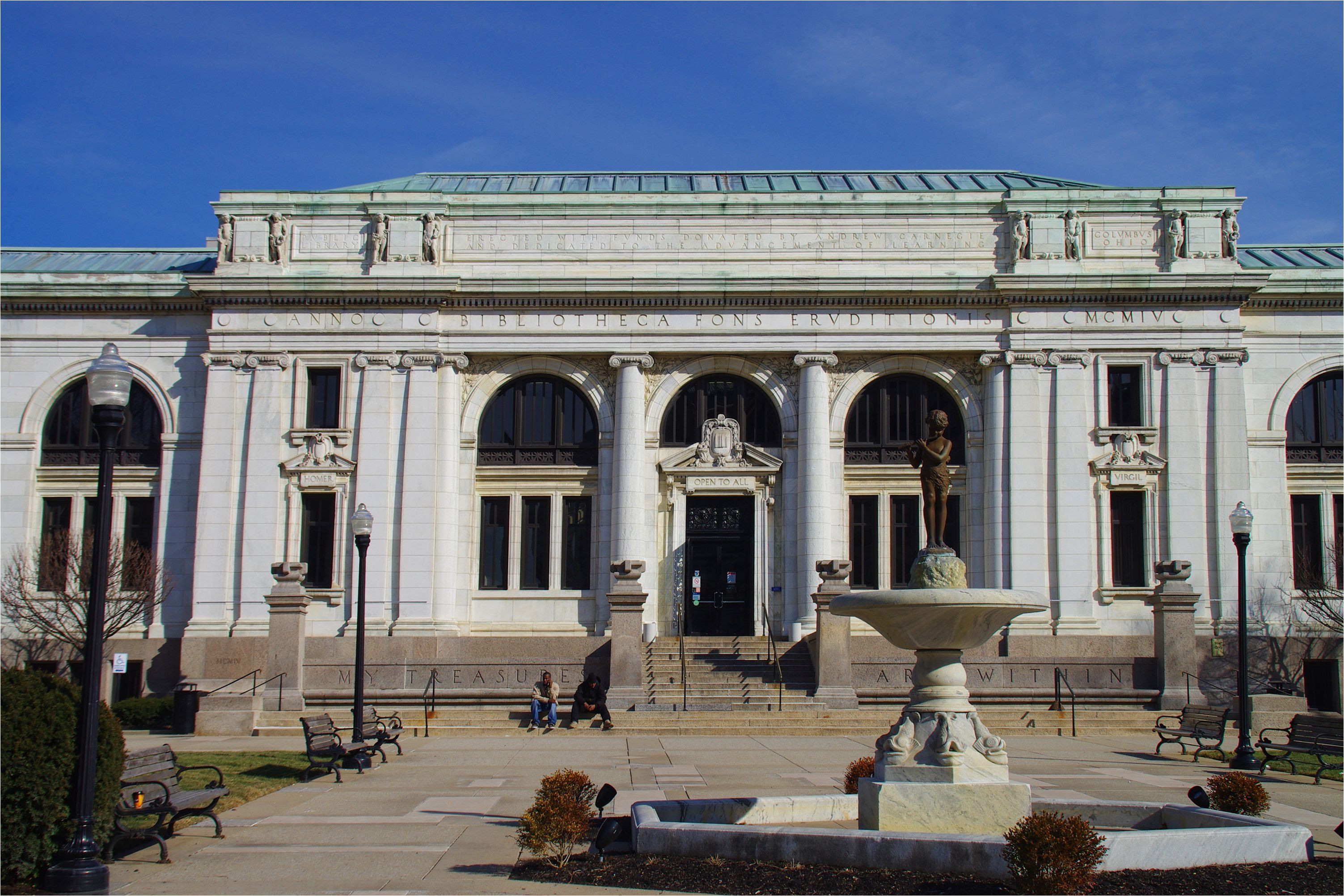 entrance to the columbus metropolitan library