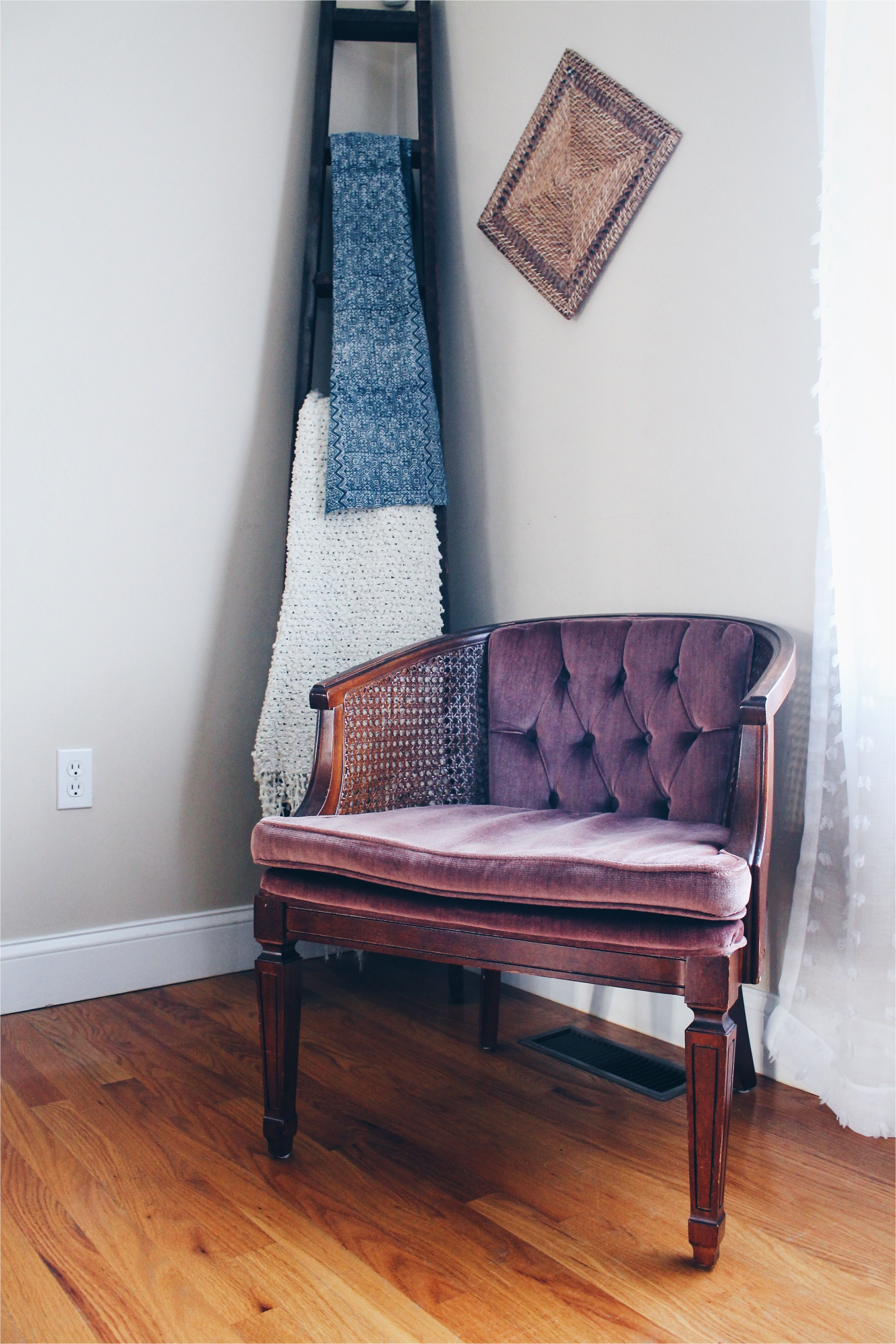 coral accent chair lovely broyhill barrel back pink velvet chair pink accent chair pink of coral accent chair jpg