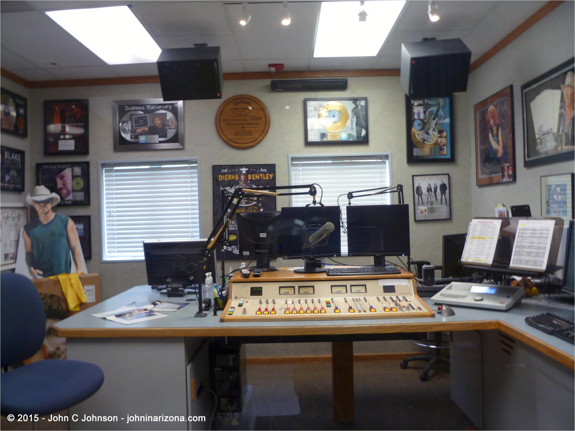 wqhk fm radio 105 1 fort wayne control room at 2915 maples road 2015