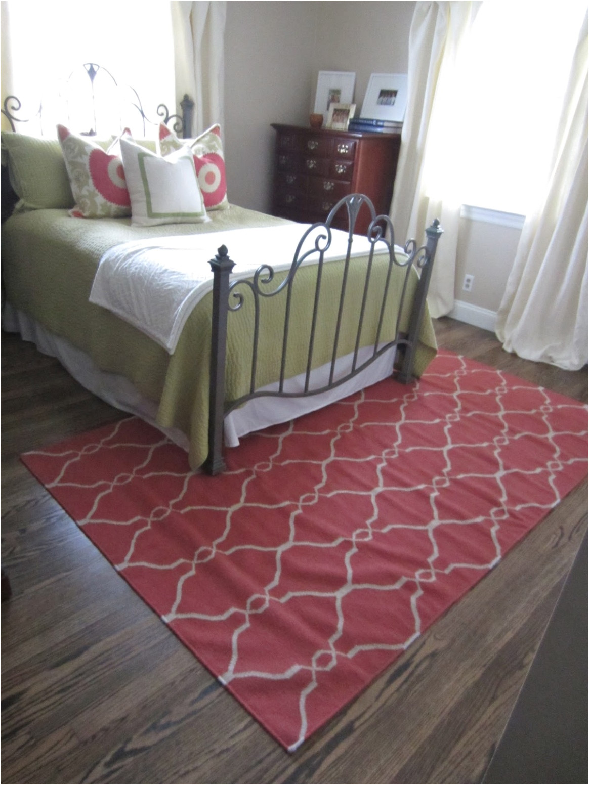 rug size under queen bed guest bedroom rug