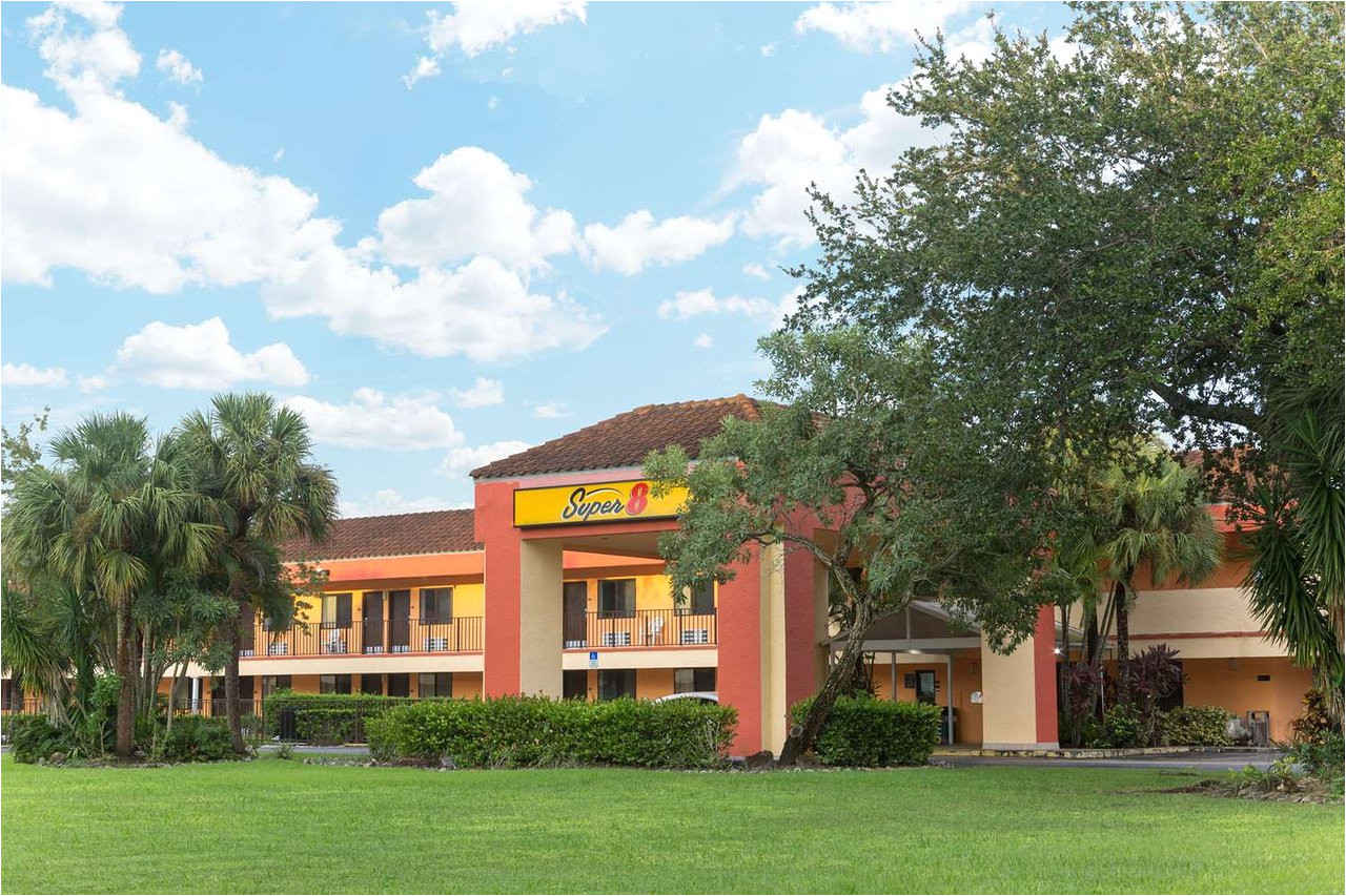 super 8 by wyndham naples florida motel reviews photos price comparison tripadvisor