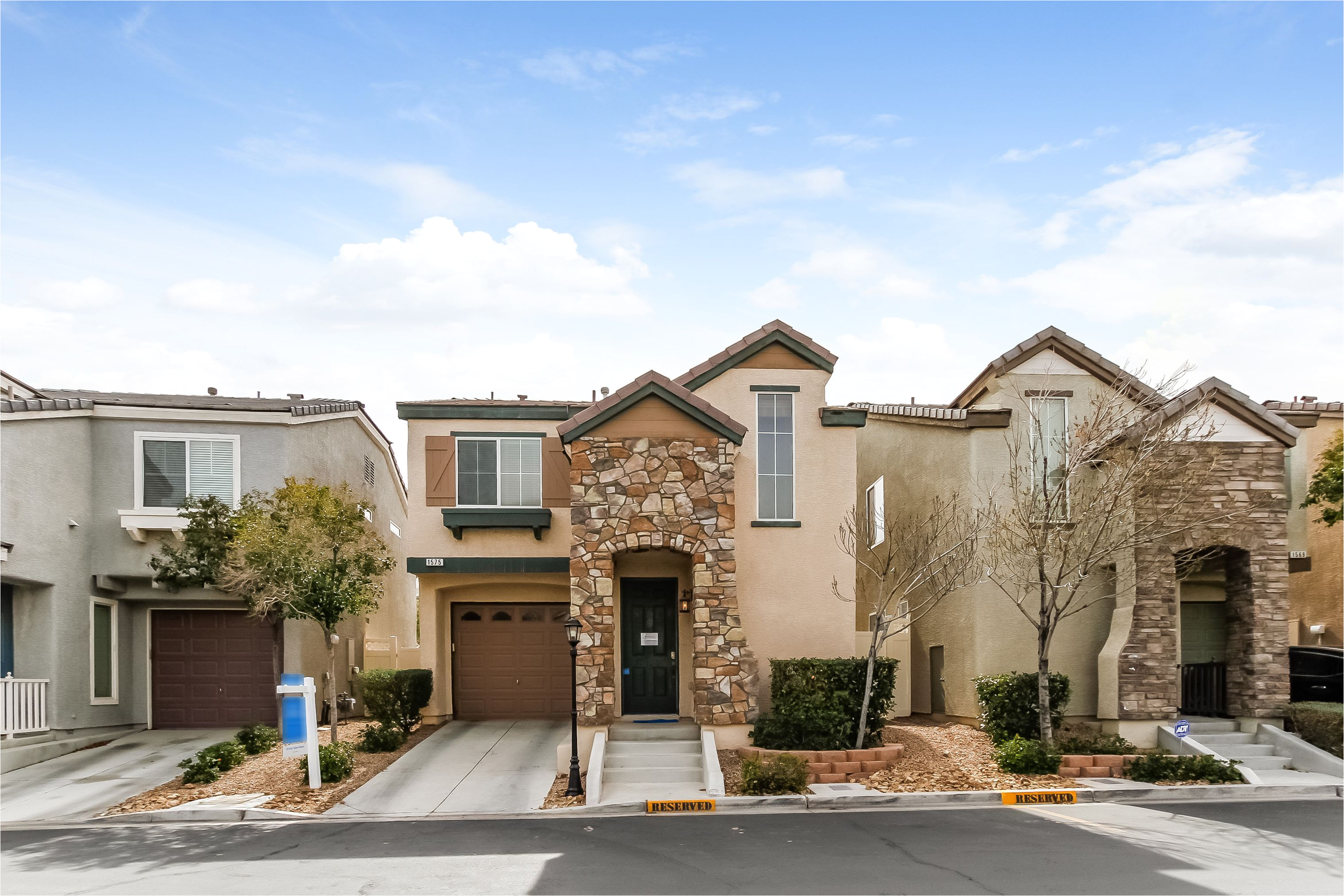 las vegas nv newly renovated with fresh carpet this lamplight gardens home awaits