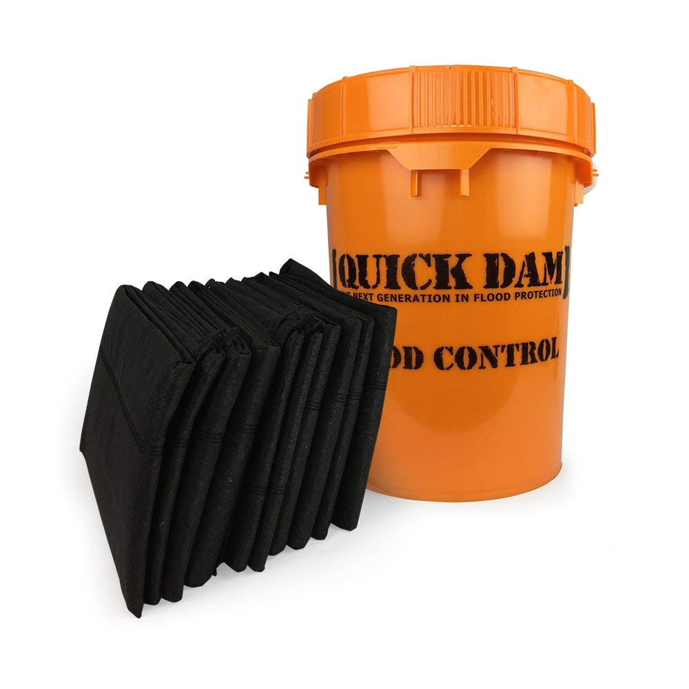 quick dam grab go flood kit includes 10 5ft flood barriers in