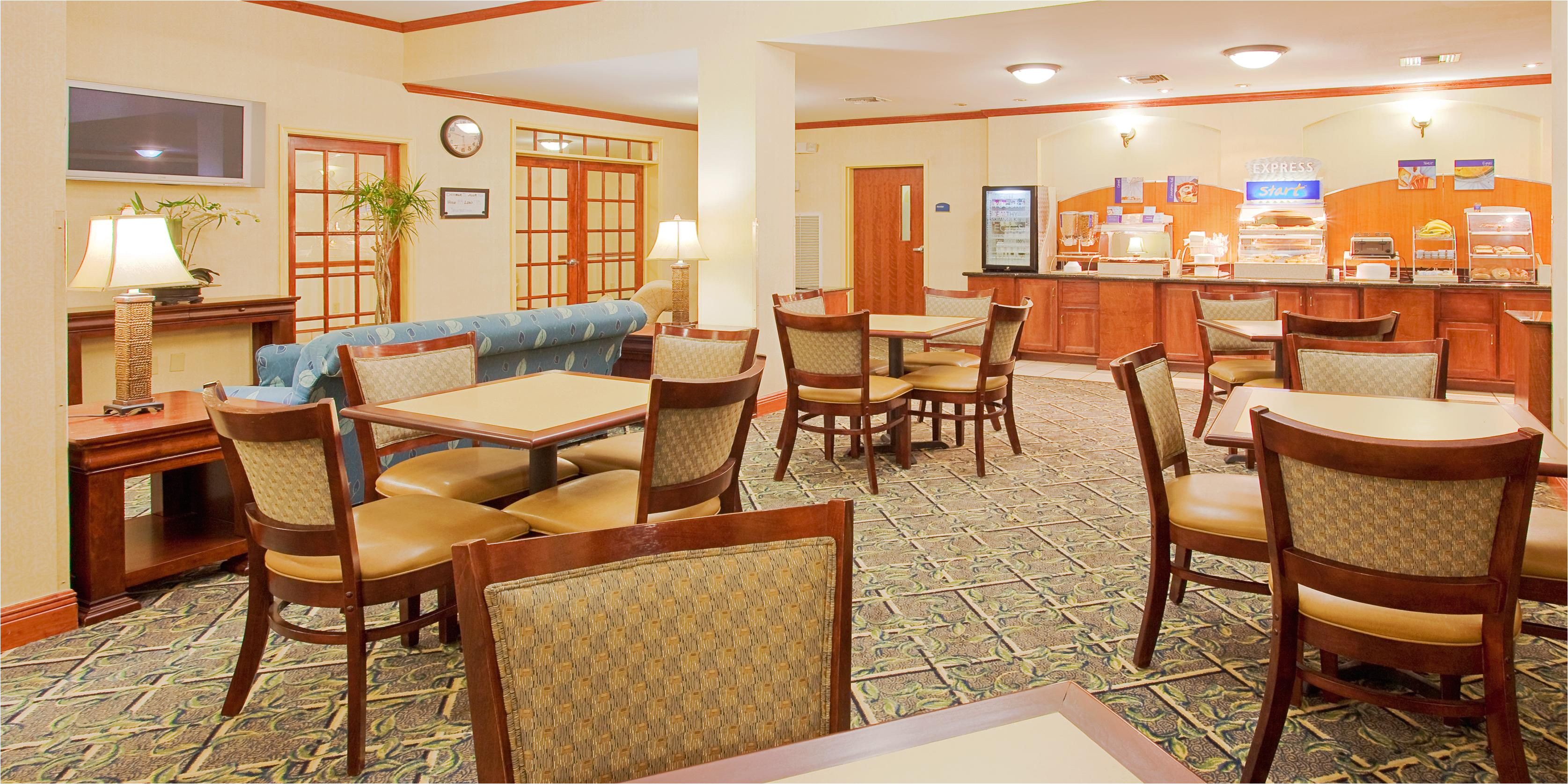holiday inn express and suites panama city 2533152337