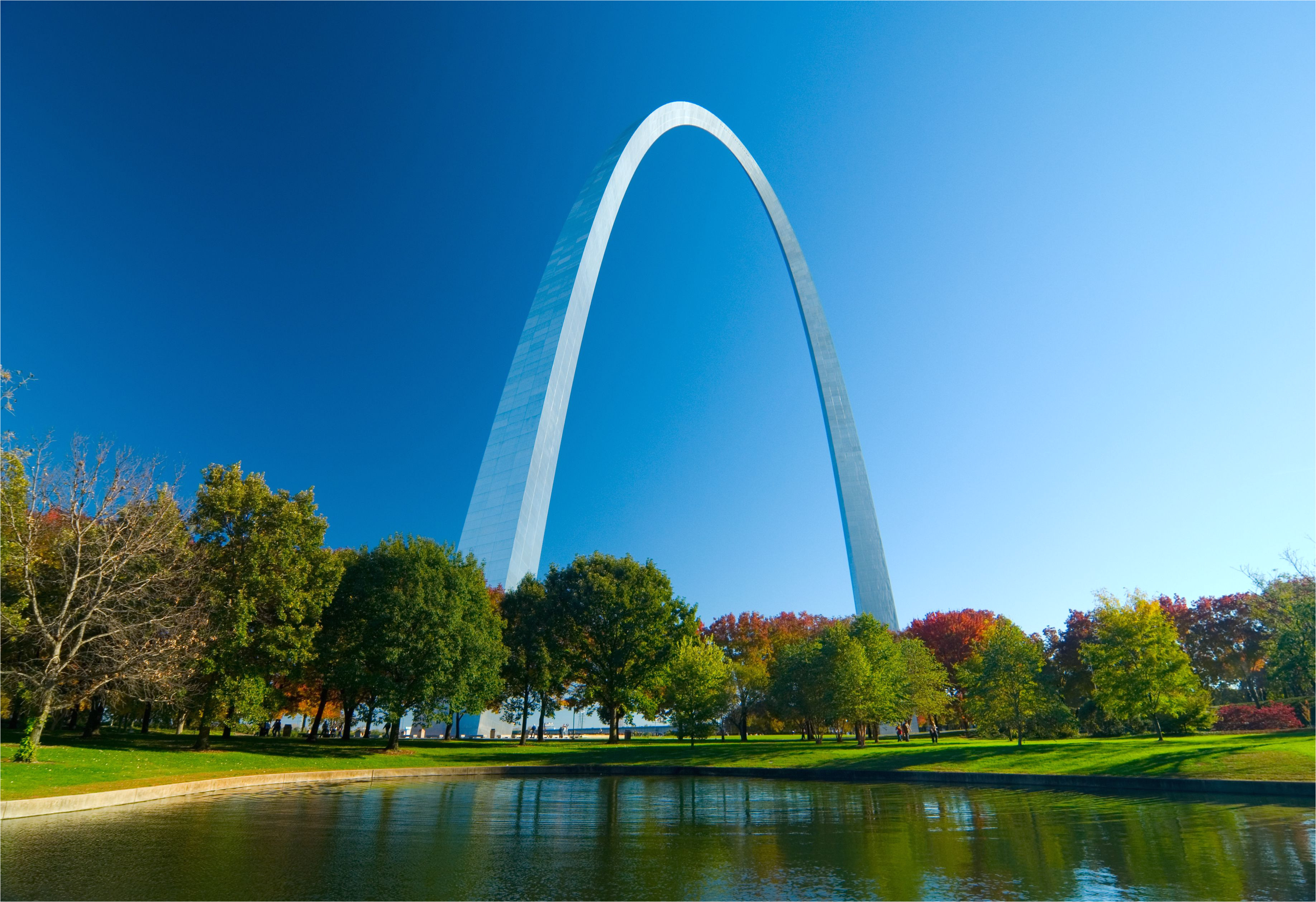 st louis gateway arch and lake 184914173 5b1e74a73418c6003604d367 jpg