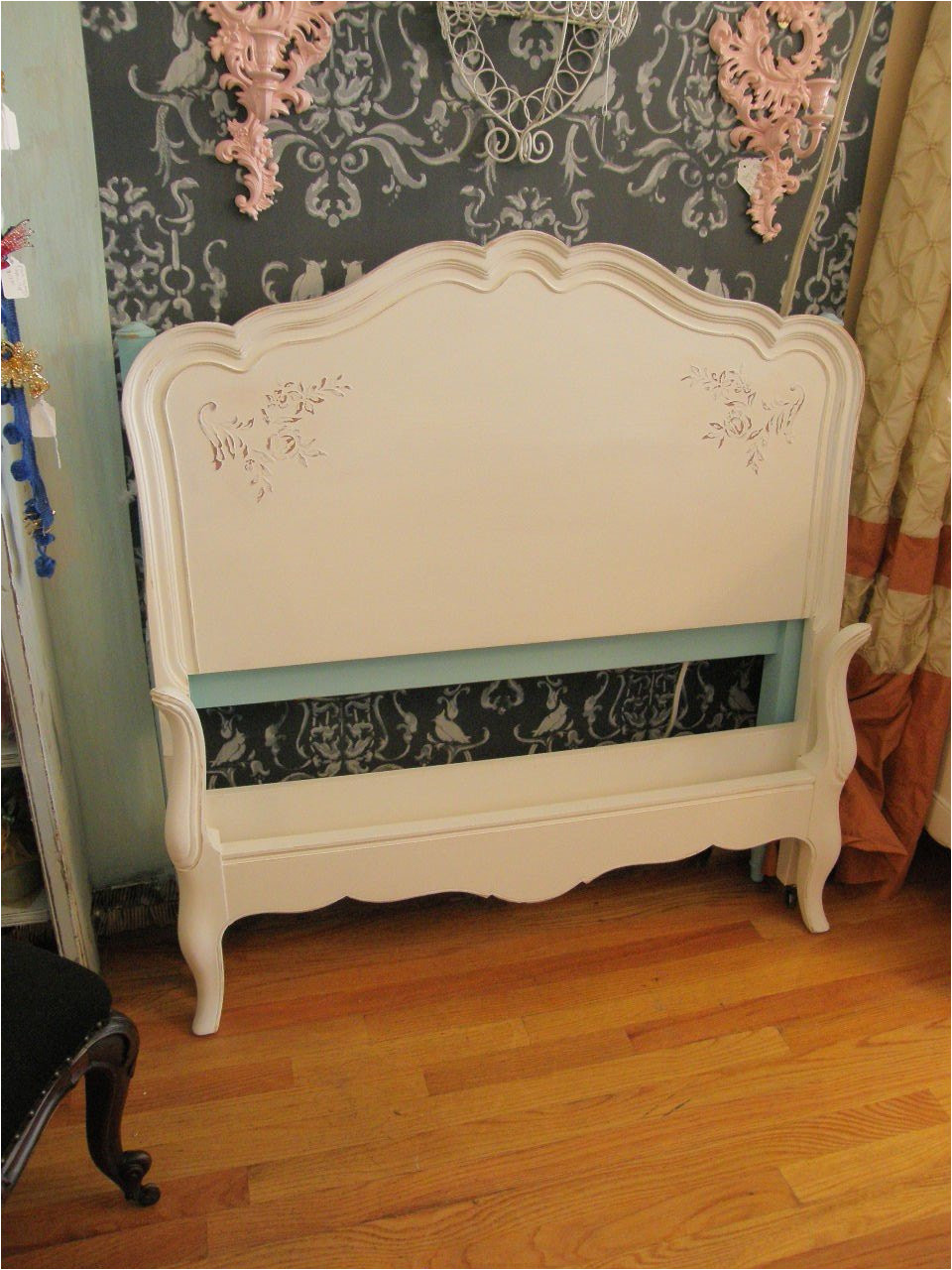 photos of vintage twin bed frame