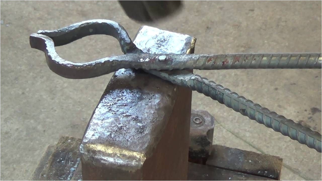 how to forge a pair of blacksmithing tongs out of rebar more