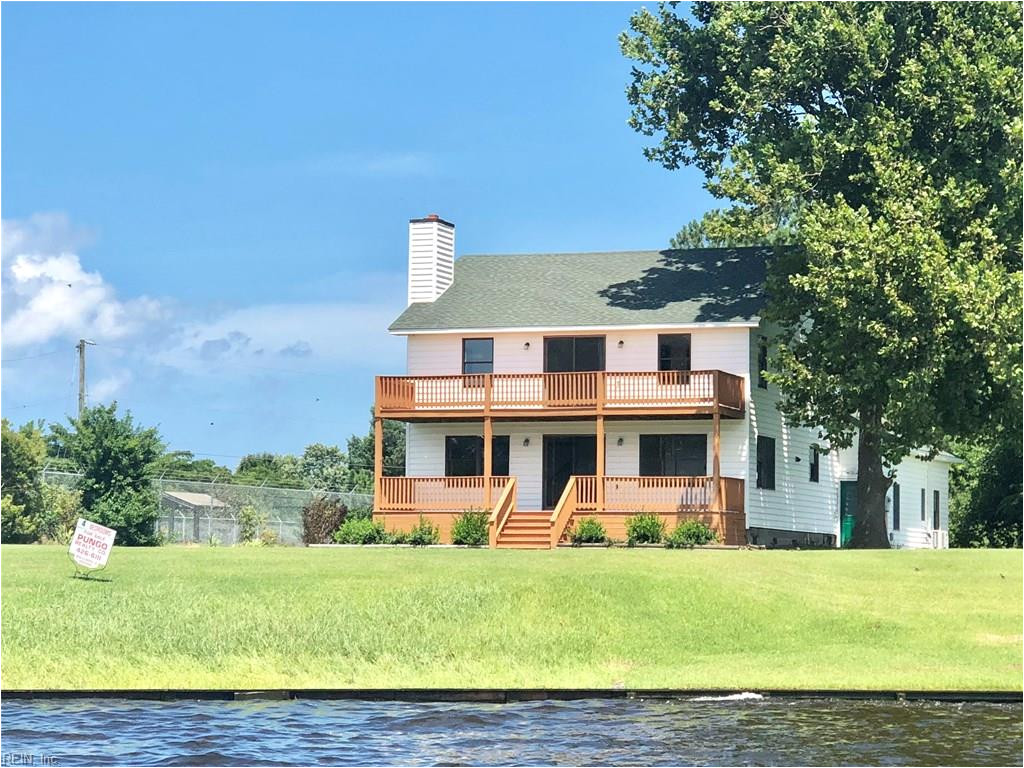 beautiful well maintained farm style home over looking the currituck sound and intra coastal