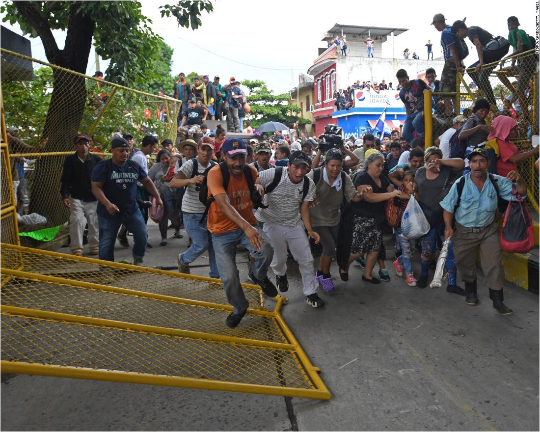 honduran migrants heading in a caravan to the united states rush through the guatemala mexico