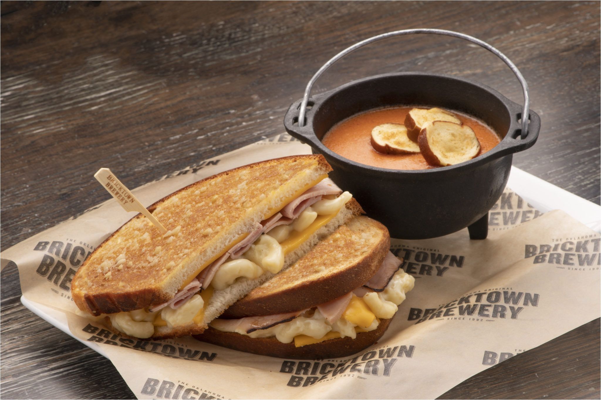 bricktwisted september 2018 mac d grilled cheese tomato soup no beverage 091818 2