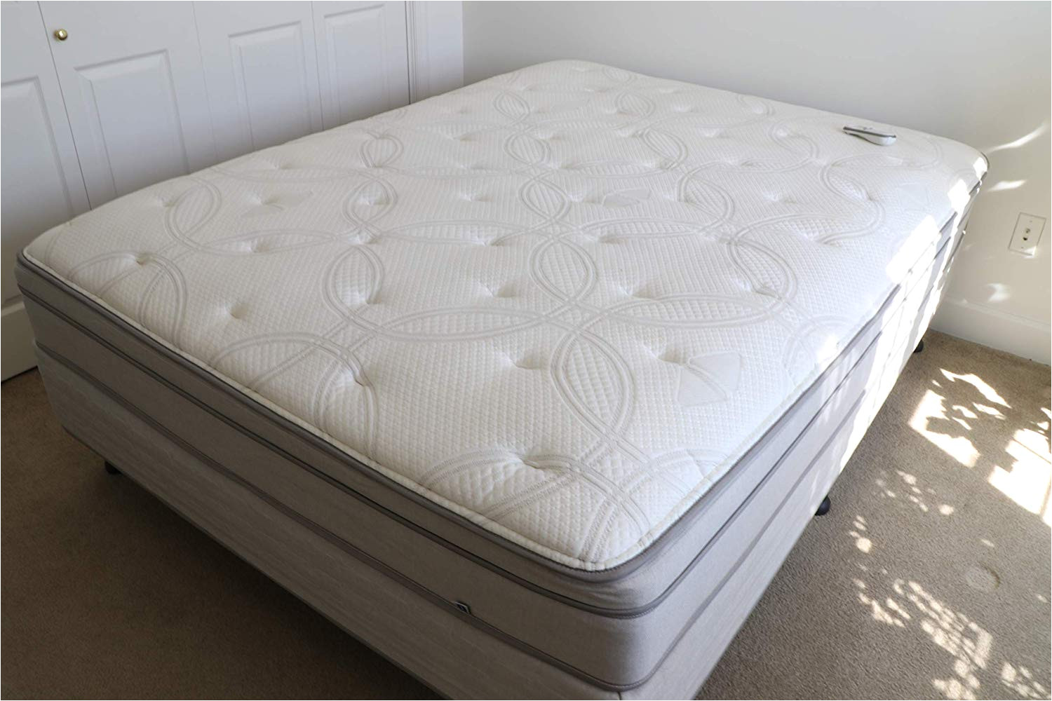 amazon com used select comfort sleep number queen size complete mattress p5 model comes 2 chambers dual hose pump wireless remote home kitchen