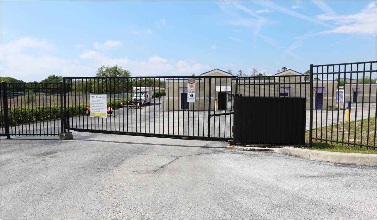 florida gate at storesmart self storage in spring hill